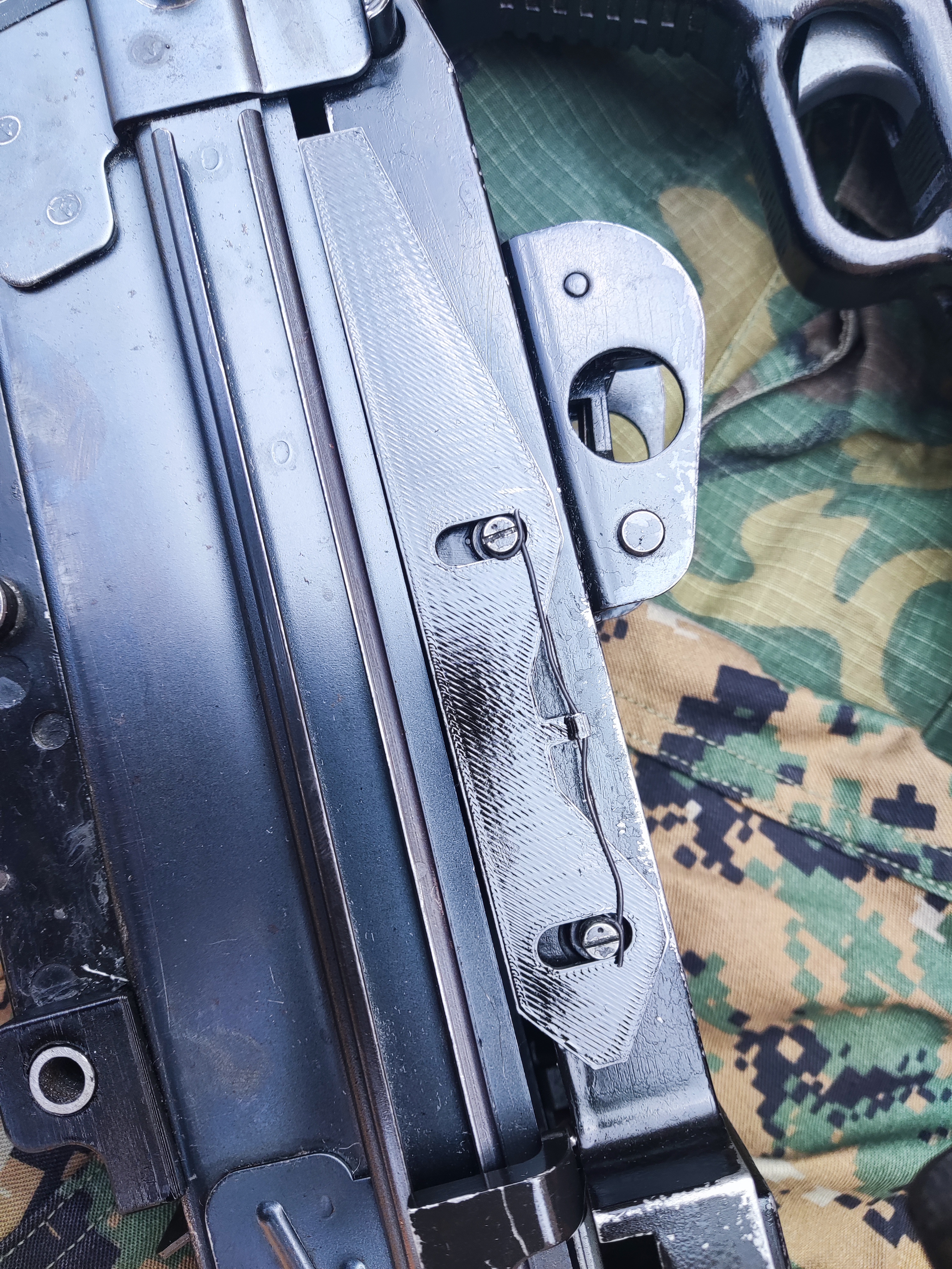 Airsoft m249 Saw parts (dust cover and gip mount)