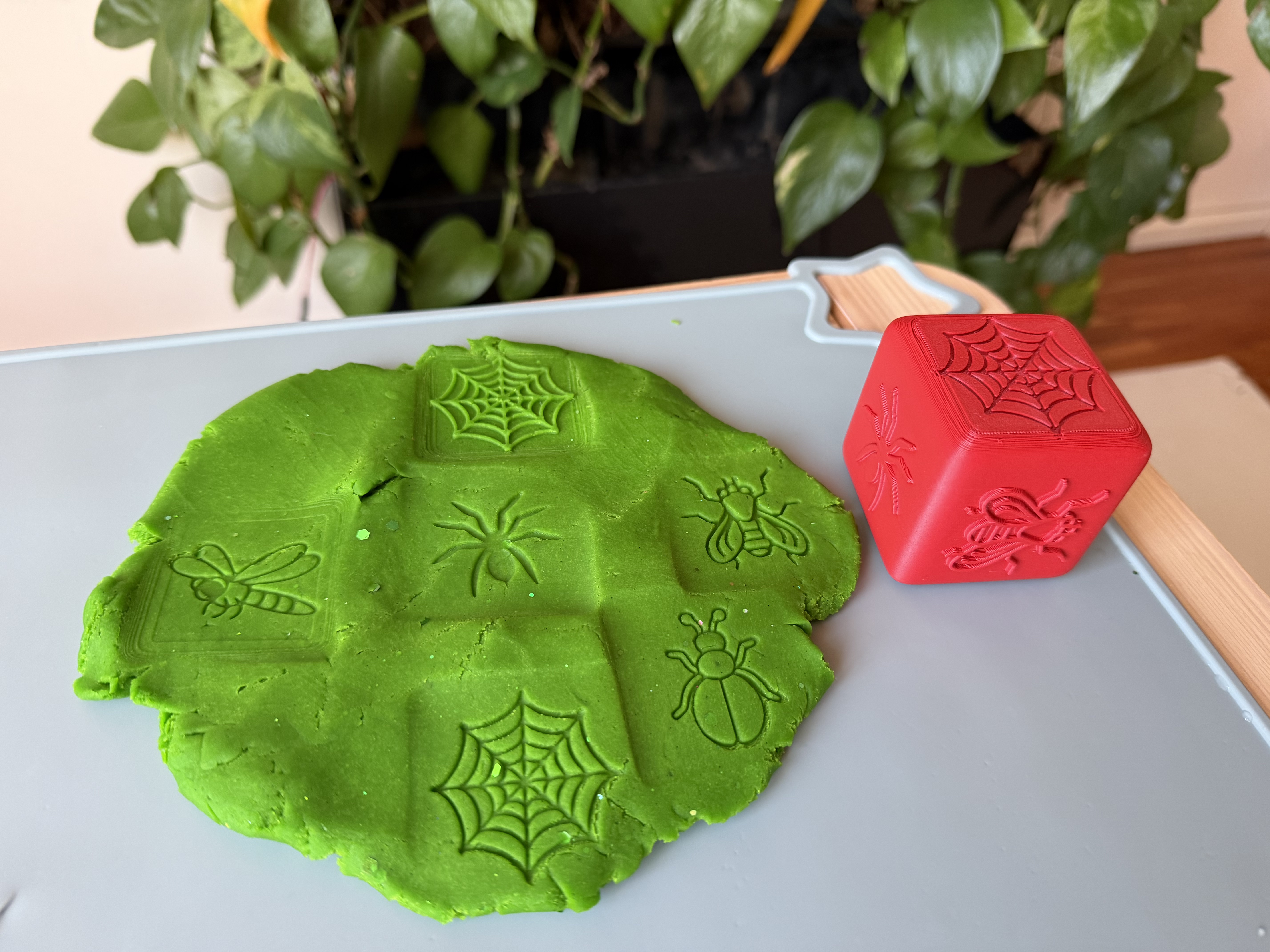 PlayDoh stamp cube - insect 3D model