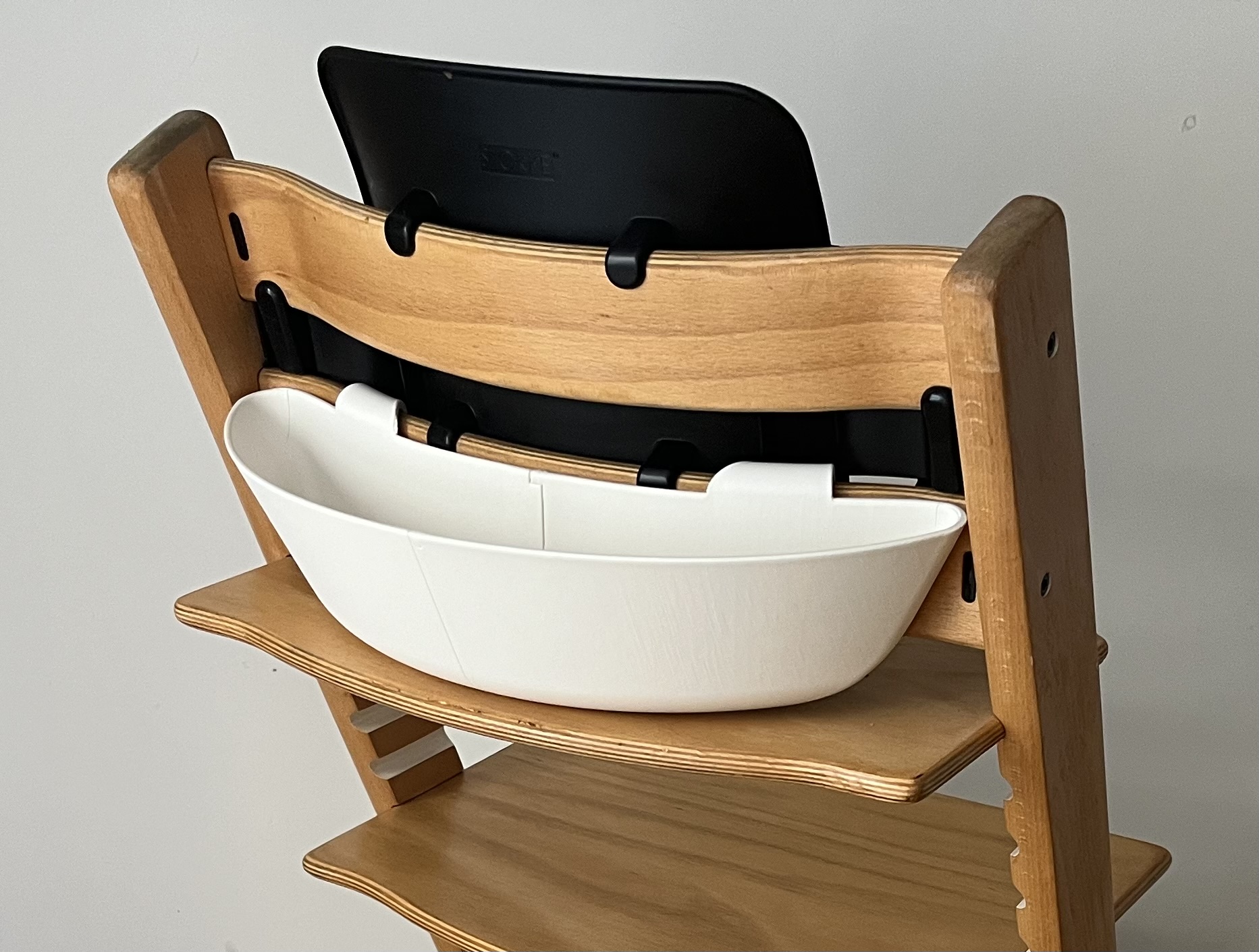 TrappCaddy – Backrest Storage for Stokke Tripp Trapp (Snap-In, Full Width)