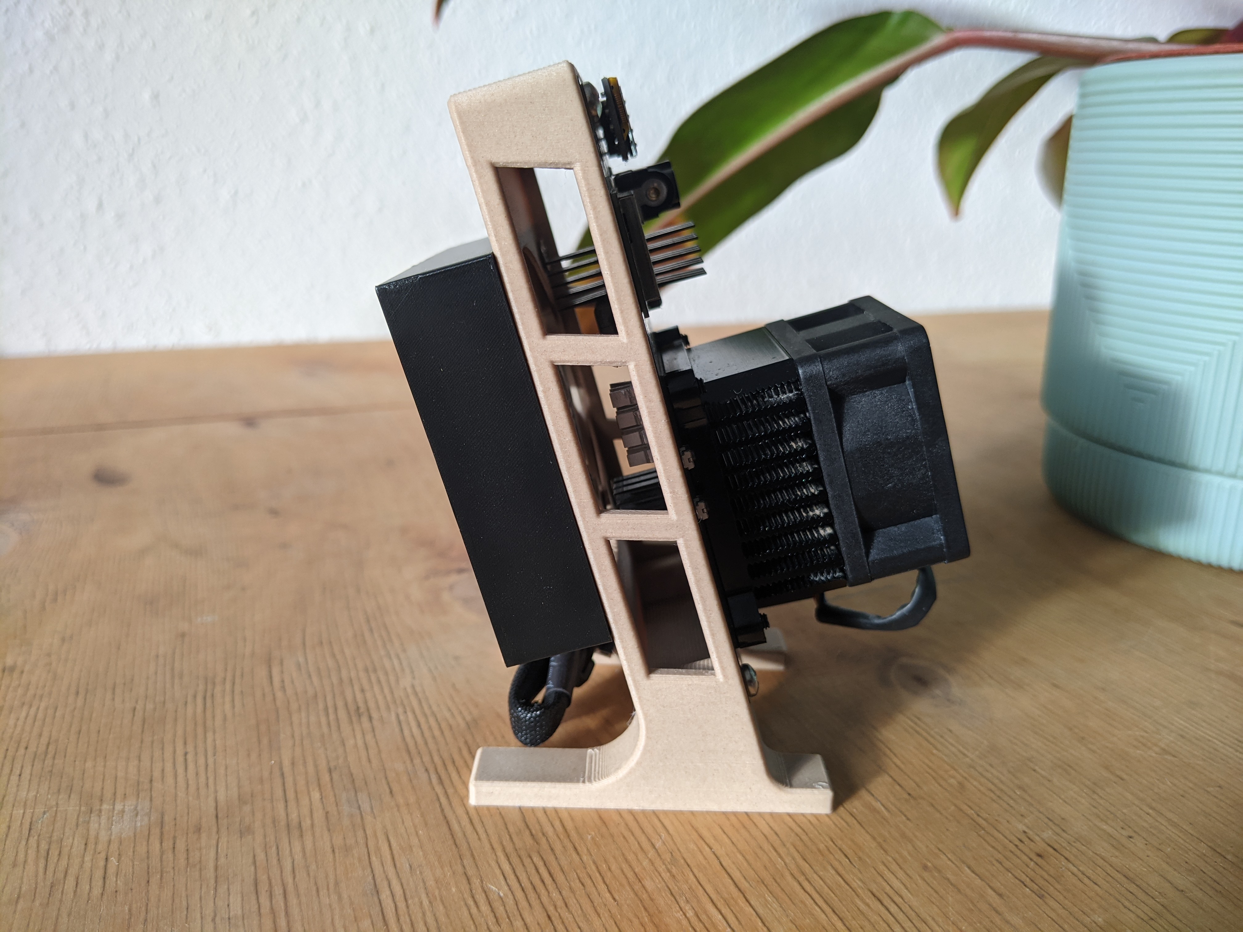 Miniatura 4 do modelo 3D Bitaxe Gamma Stand V2