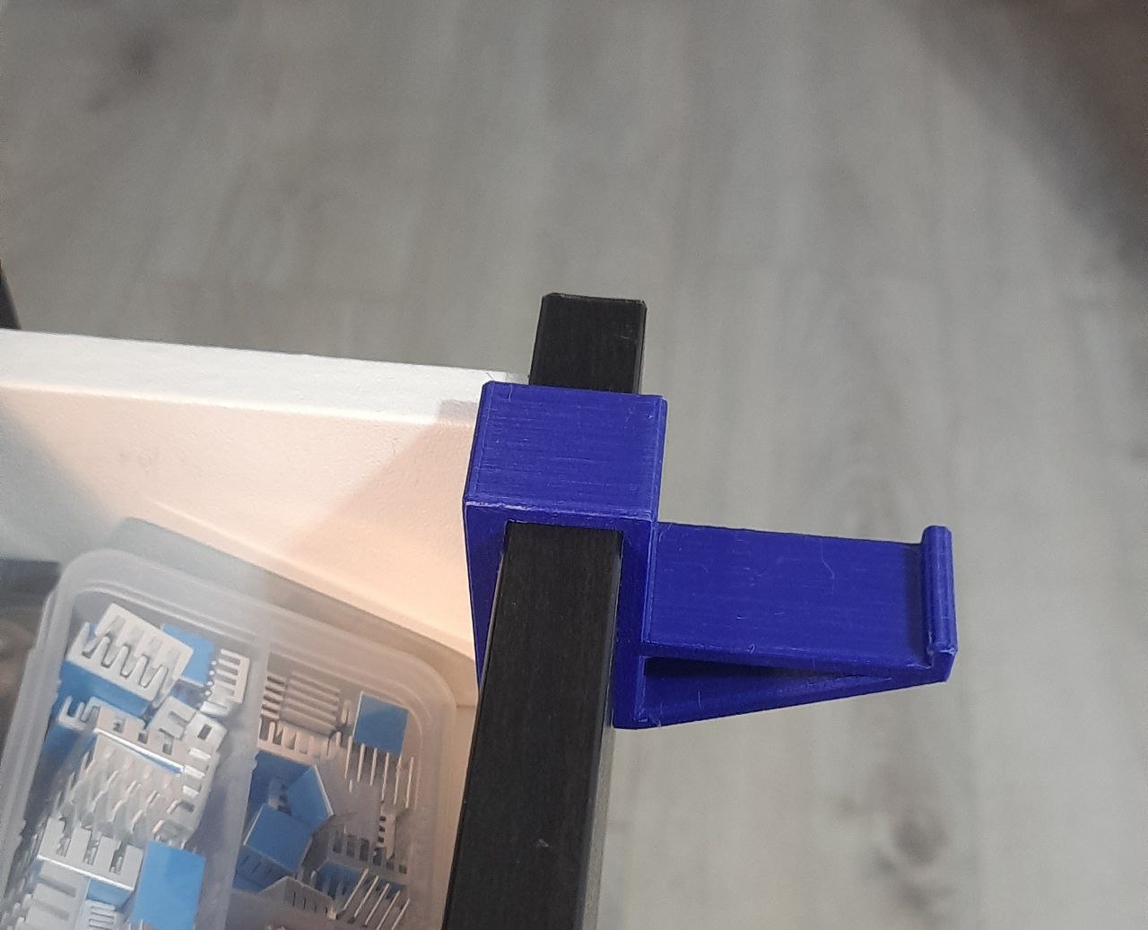 Hook for headphones for Ikea table (Micke, Alex) + parametric model — miniatura 2