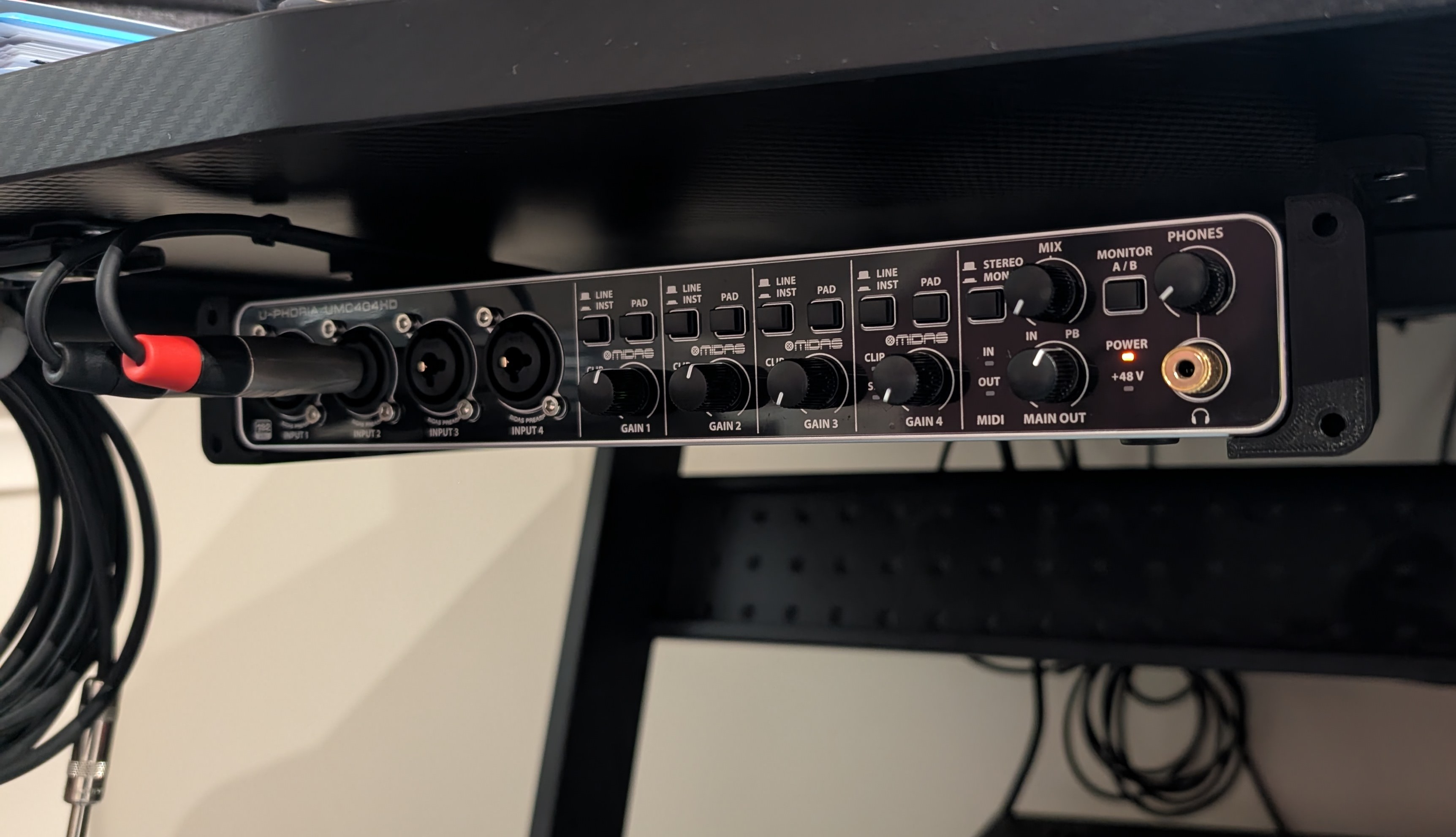 Behringer audio interface low profile mount
