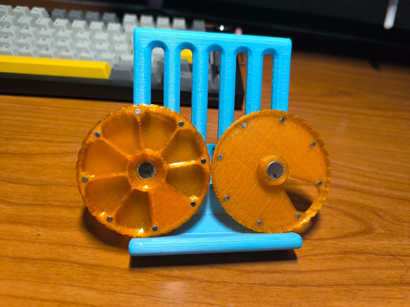 Small magnetic pillbox