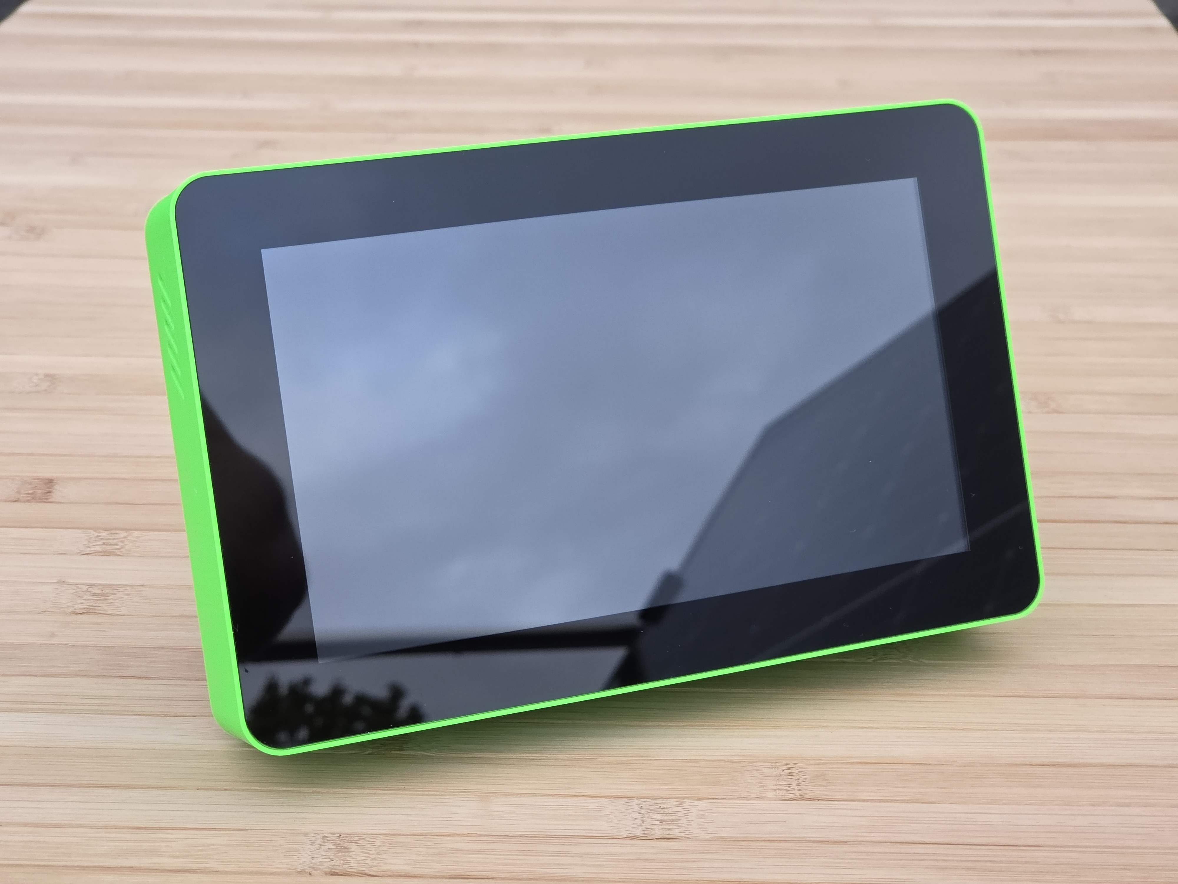 Raspberry Pi 7" Touch Display 2 Frame for RaspberryPi 4 - Horizontal - incl. Cutout - by Nerdiy.de — miniatura 10