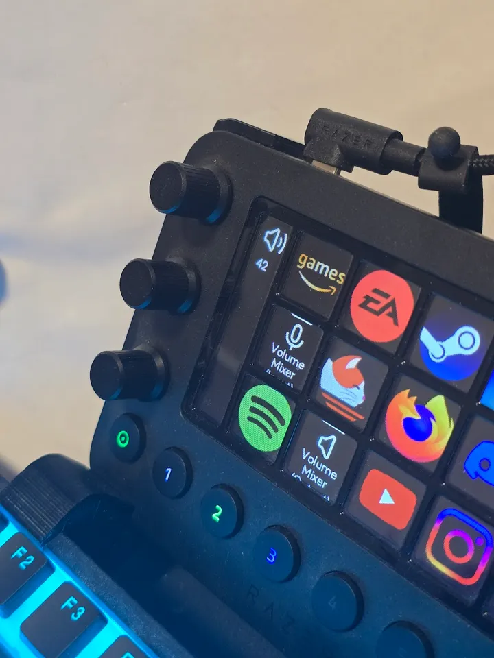 Razer Stream Controller/Loupedeck Live Stand for Ducky One 2