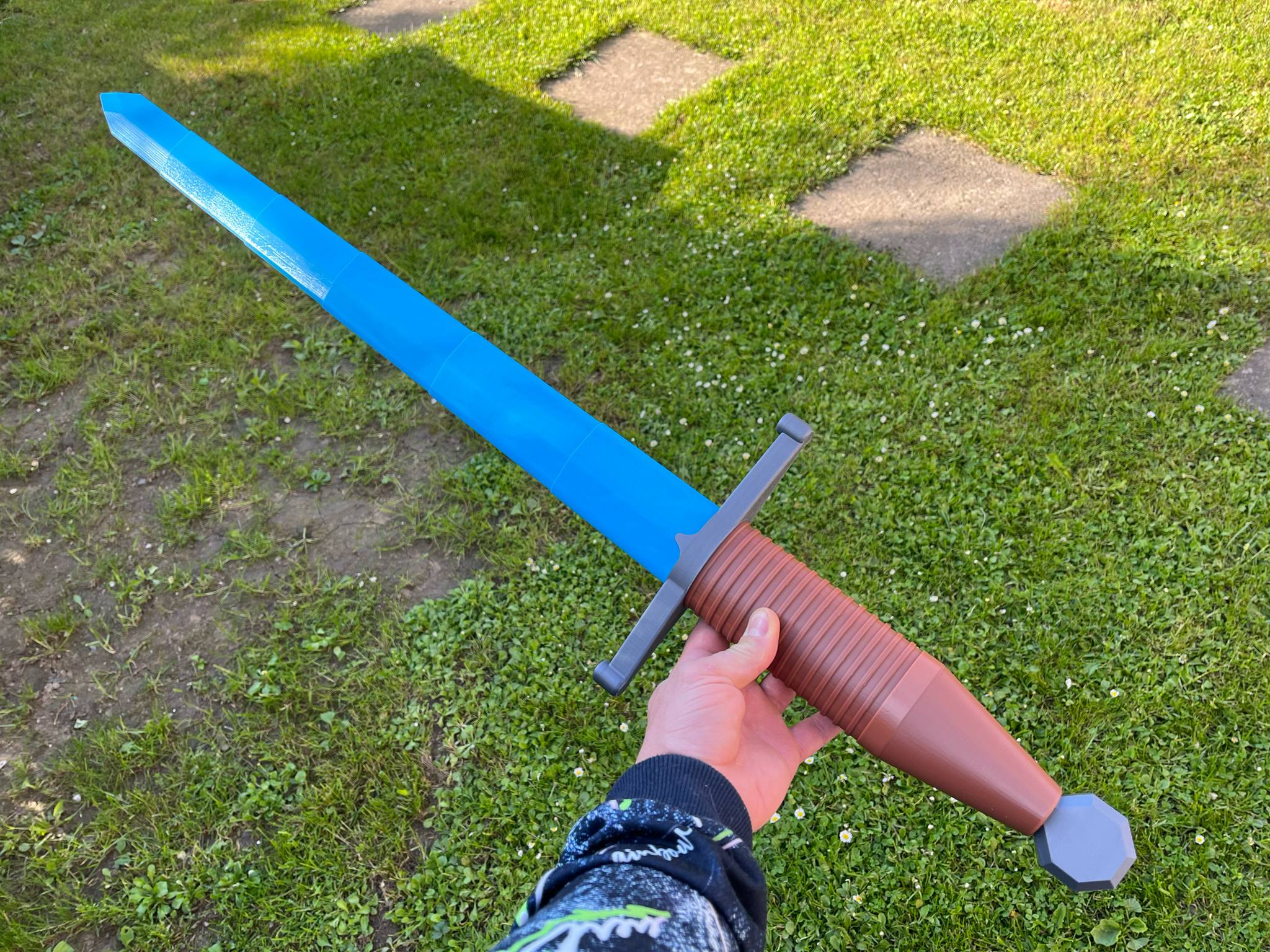 Extendable, retractable, collapsing long sword