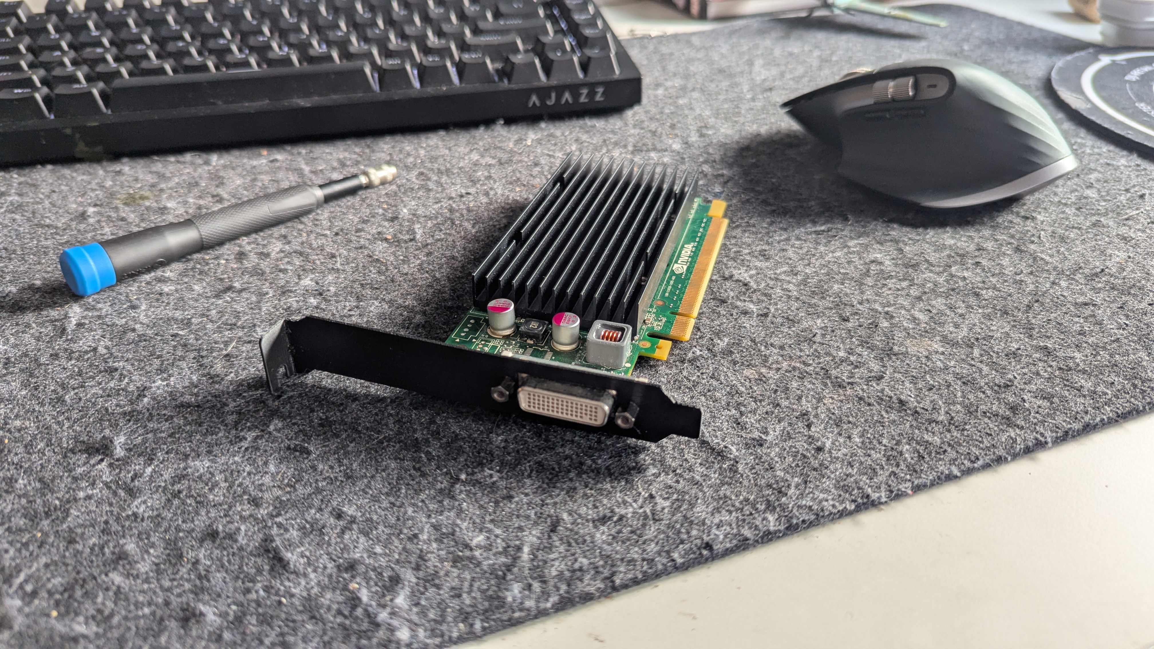 NVS 300 PCIE slot bracket