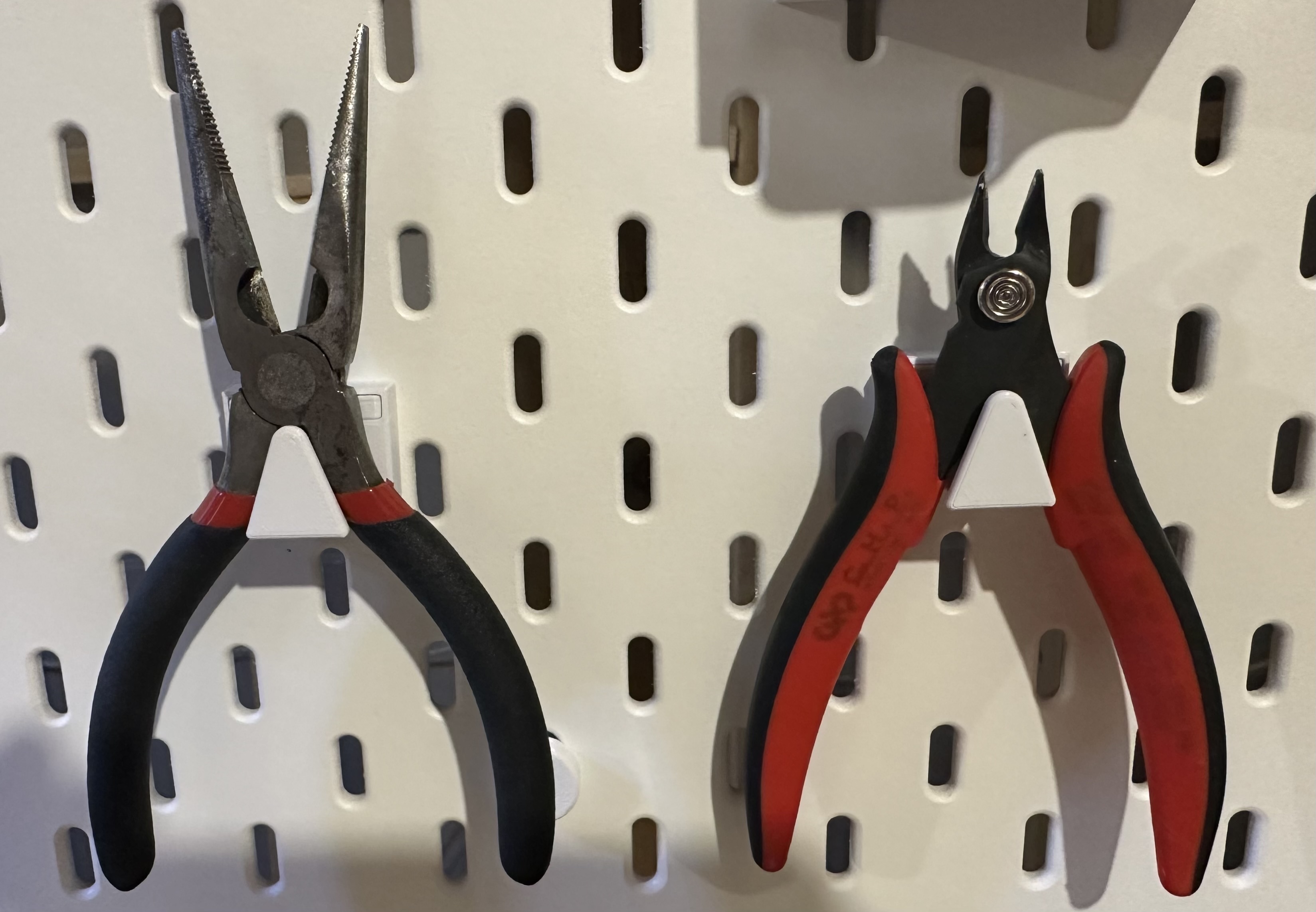 Skådis / Skadis Pliers and Cross