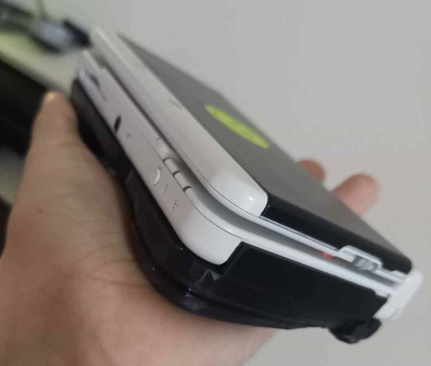 New Nintendo 3DS Battery Grip (N3DS) by blueasis Download free STL