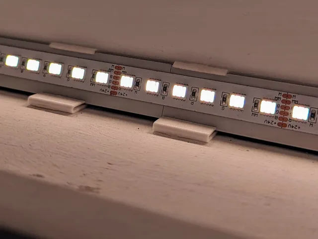 Snap-fit aluminium-profile holder for indirect illumination