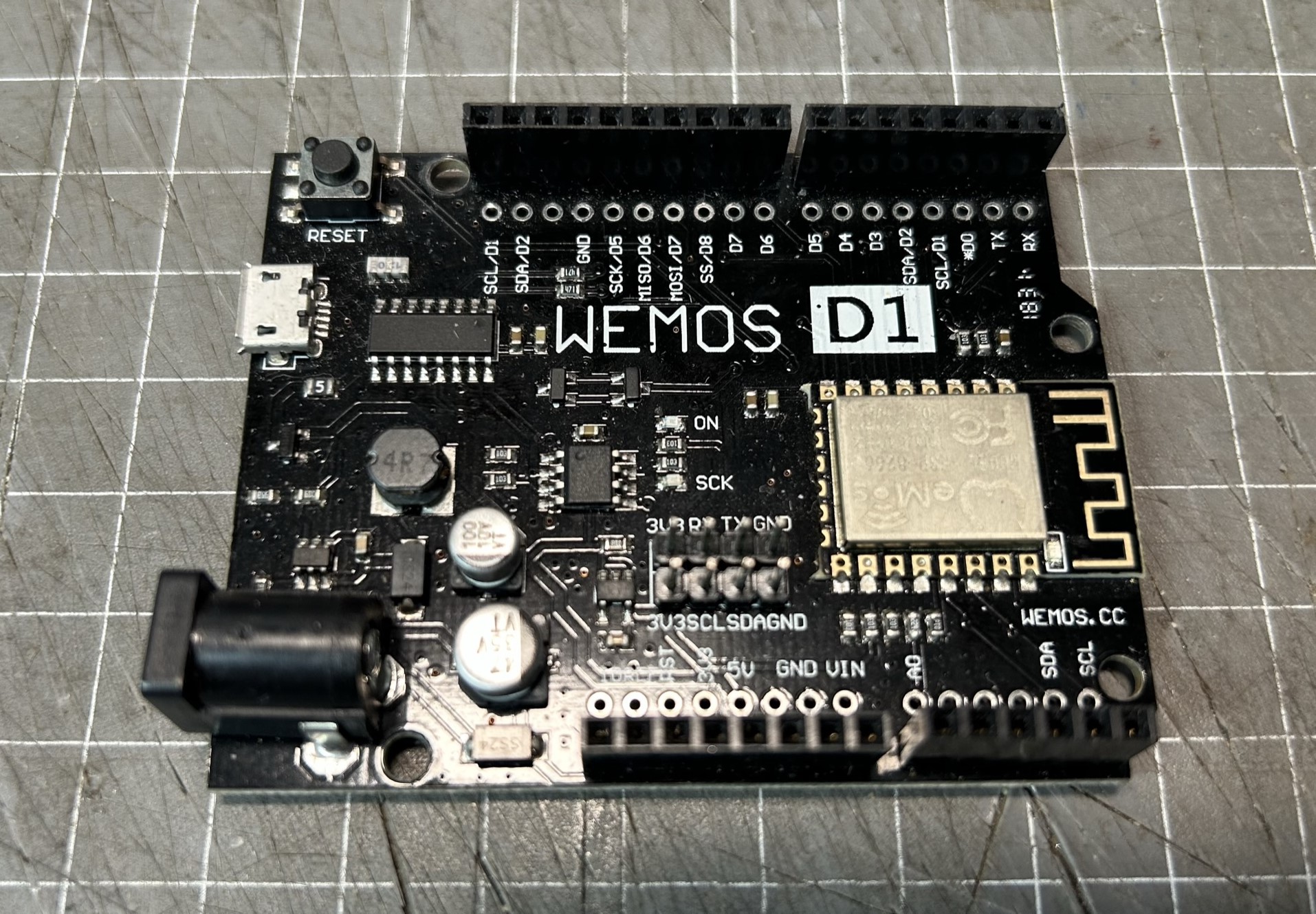 Temperature & Humidity Monitor With BME280, Wemos D1R2 ESP8266 And ...