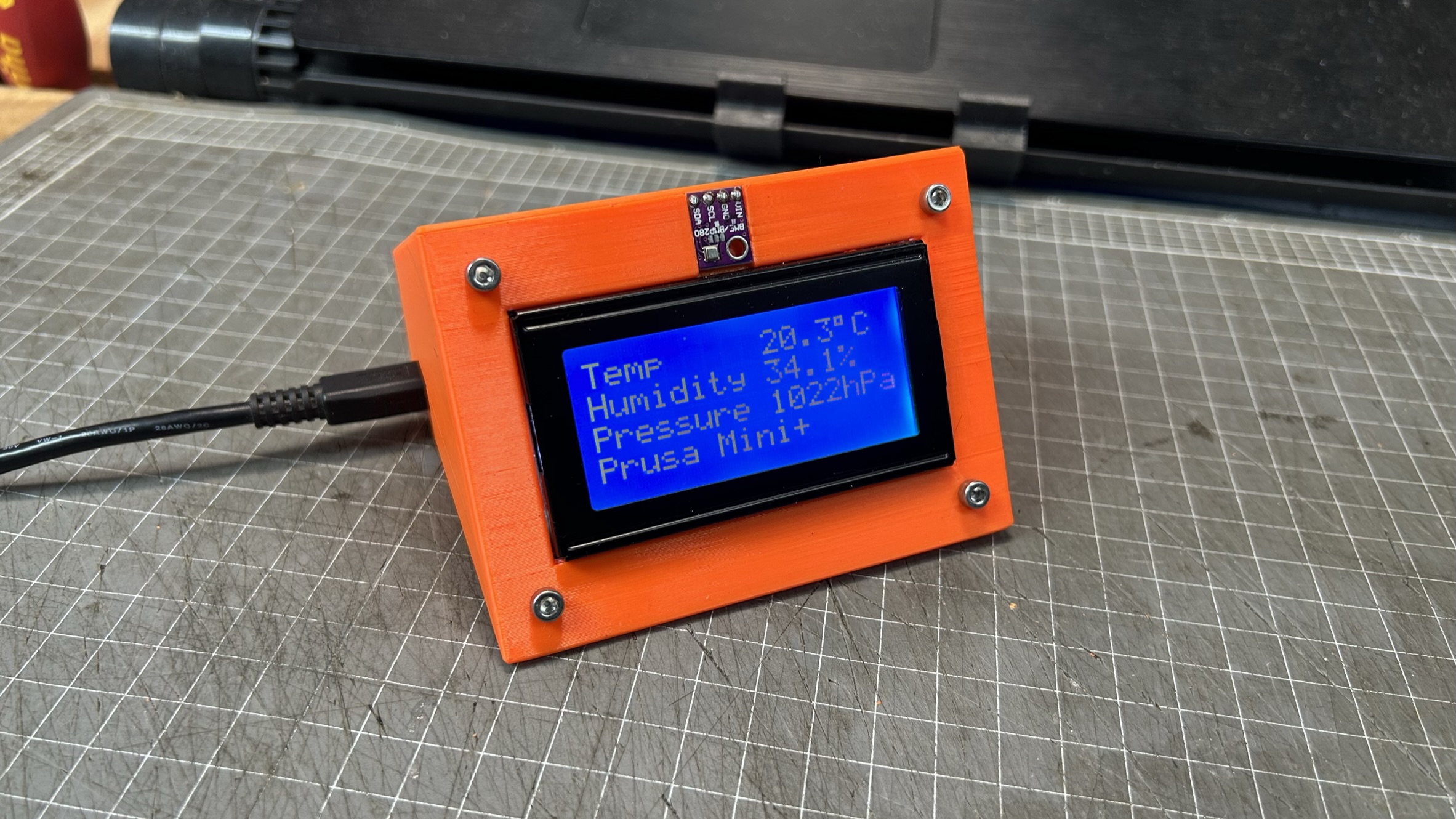 Temperature & Humidity Monitor with BME280, Wemos D1R2 ESP8266 and LCD1604