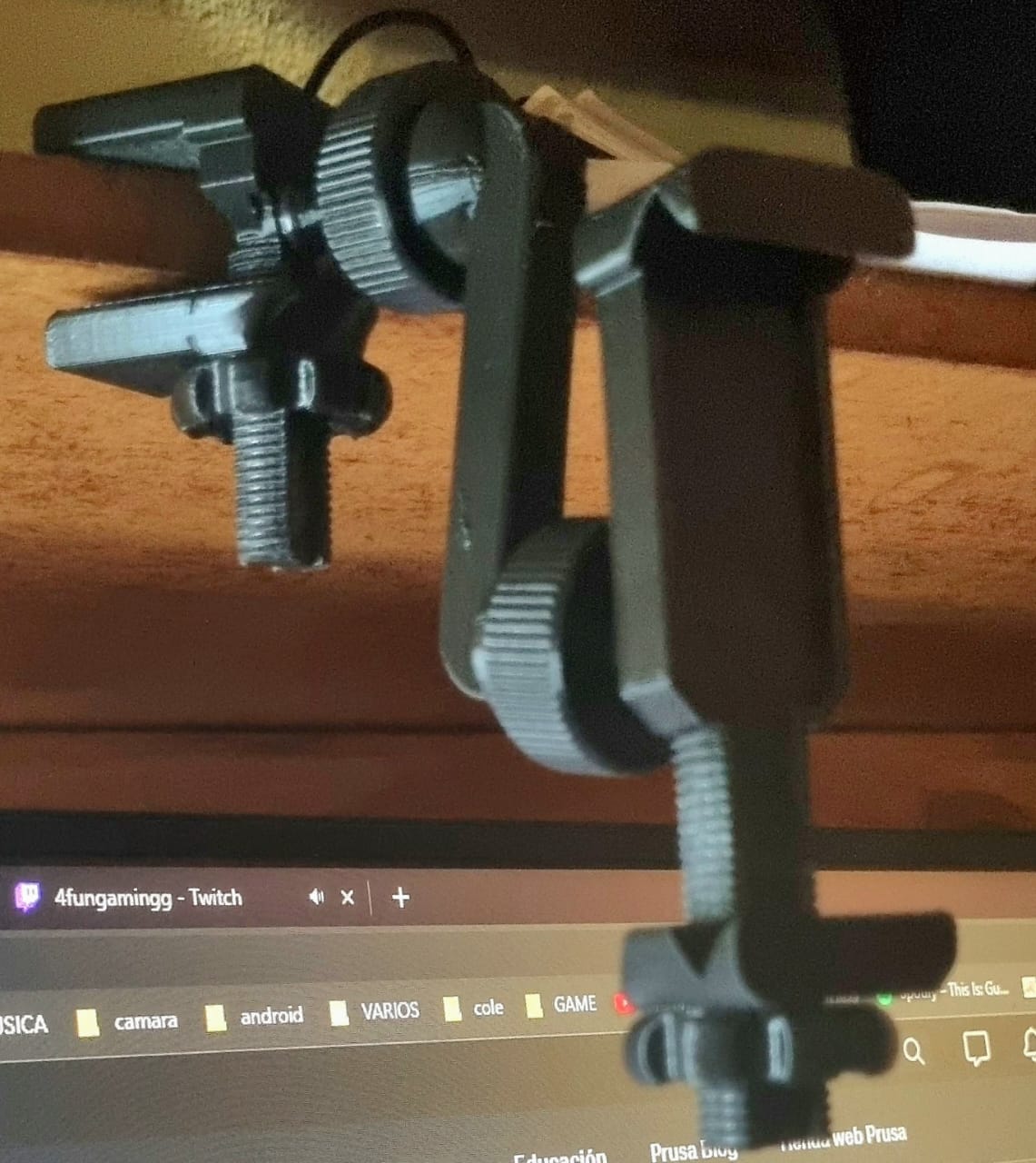 Soporte celular con prenza para repiza