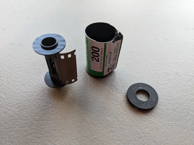 End cap for 35mm cassette