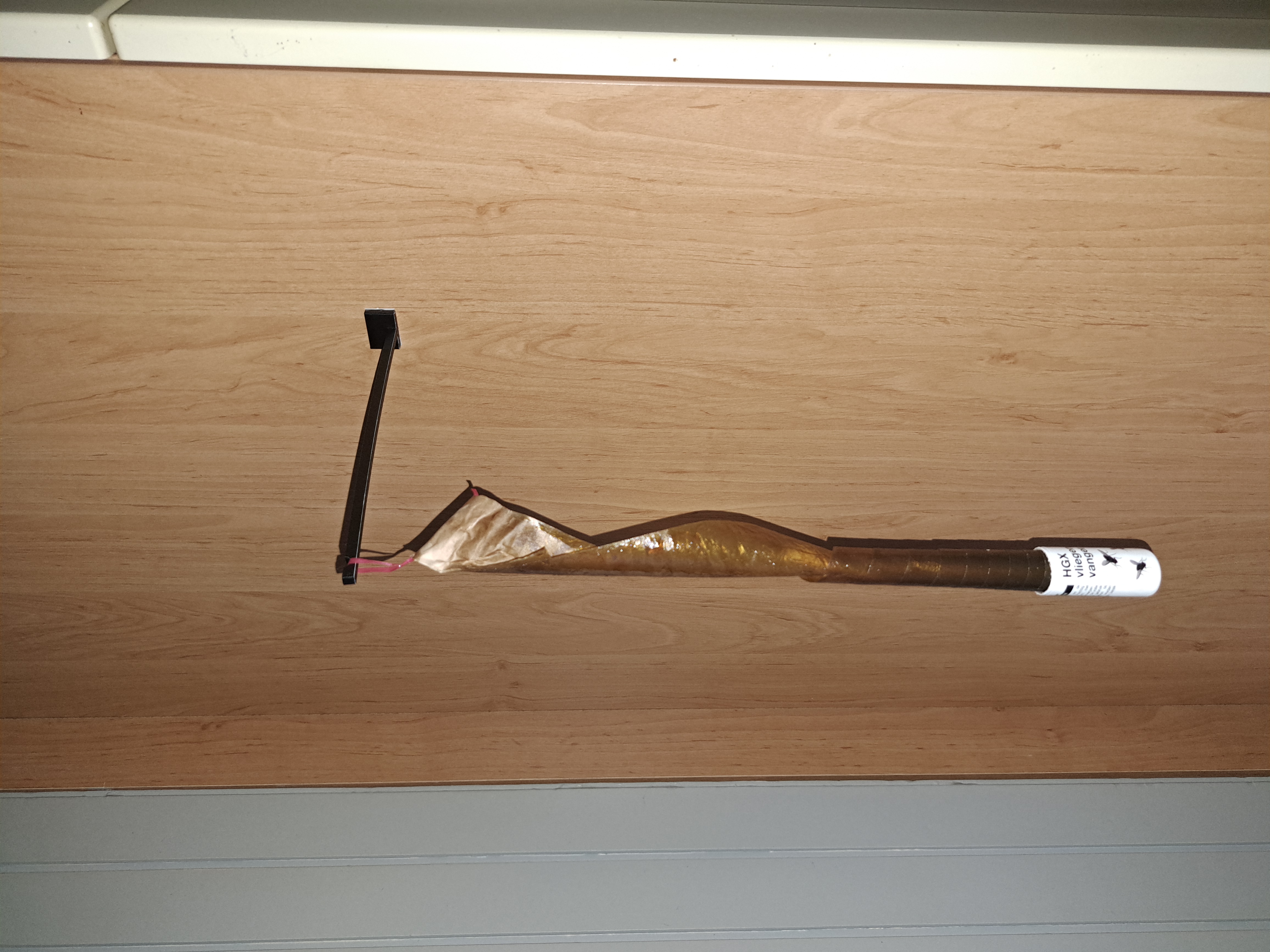 Flycatcher strip holder