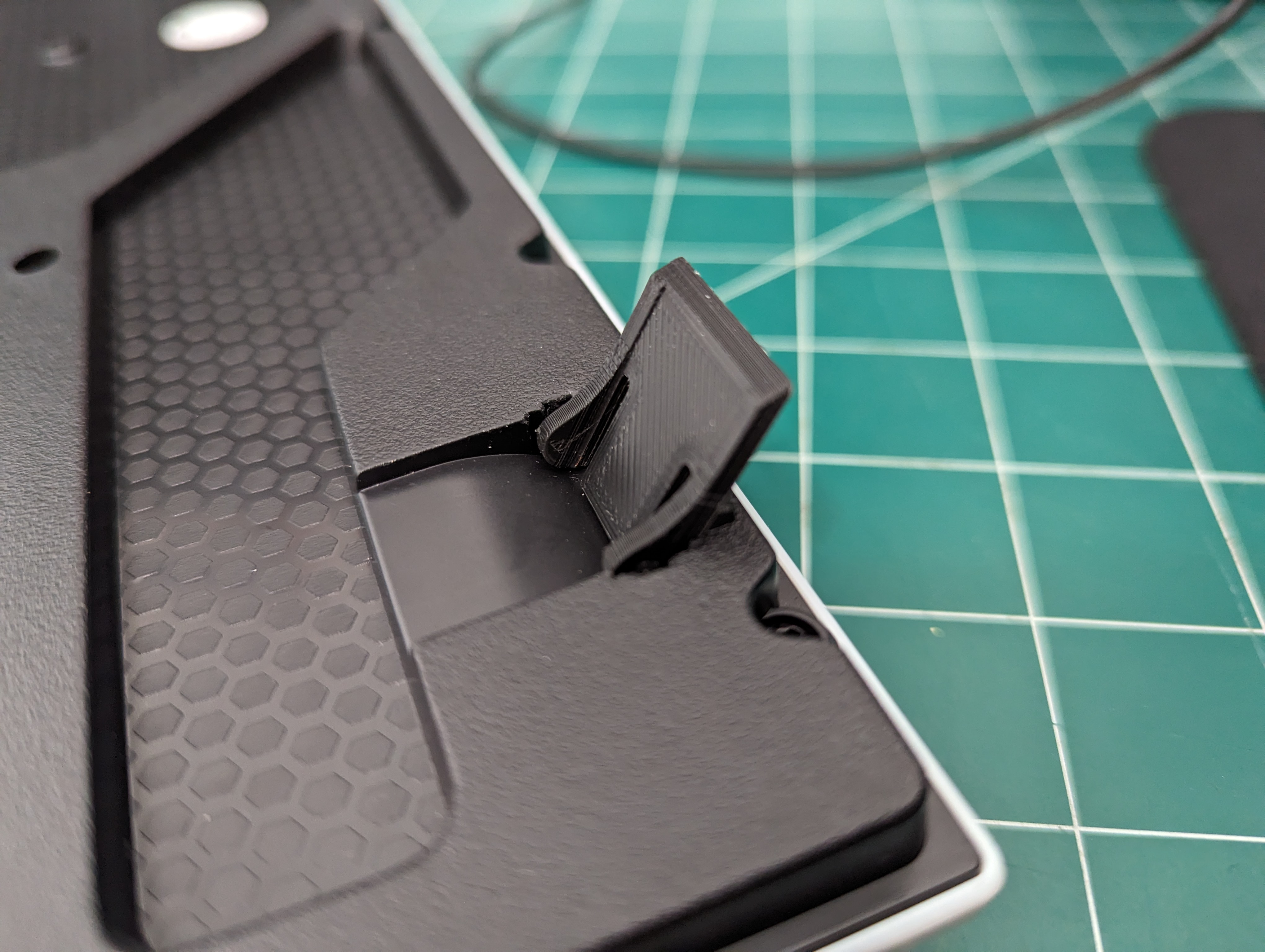 "UNlocked led gaming keyboard" replacement foot
