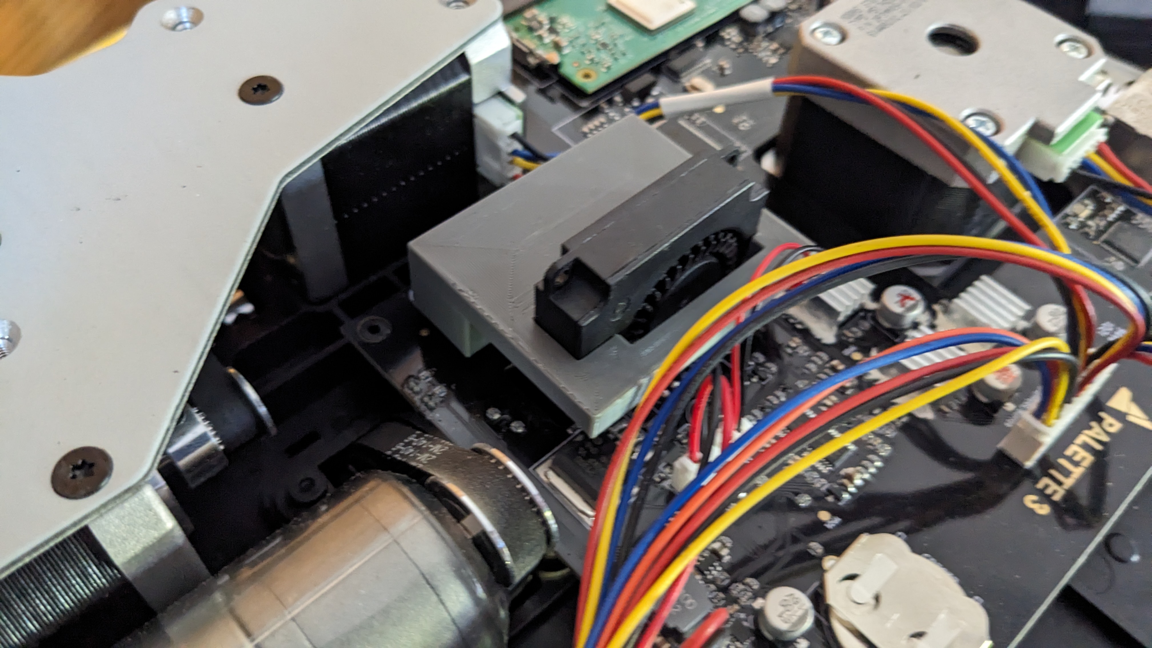 Palette 3 splice core fan bracket