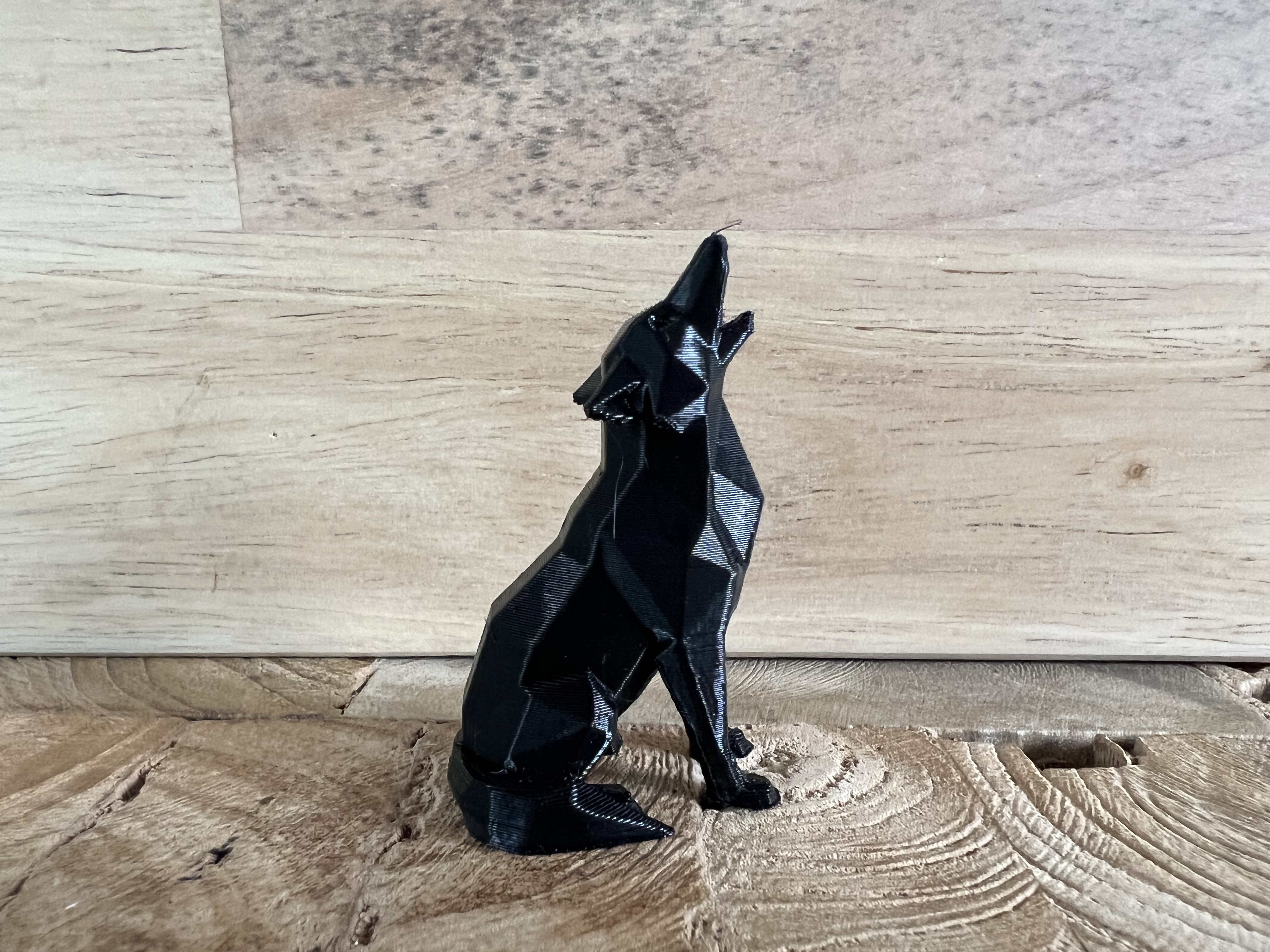 Sitting Howling Wolf — miniatura 2