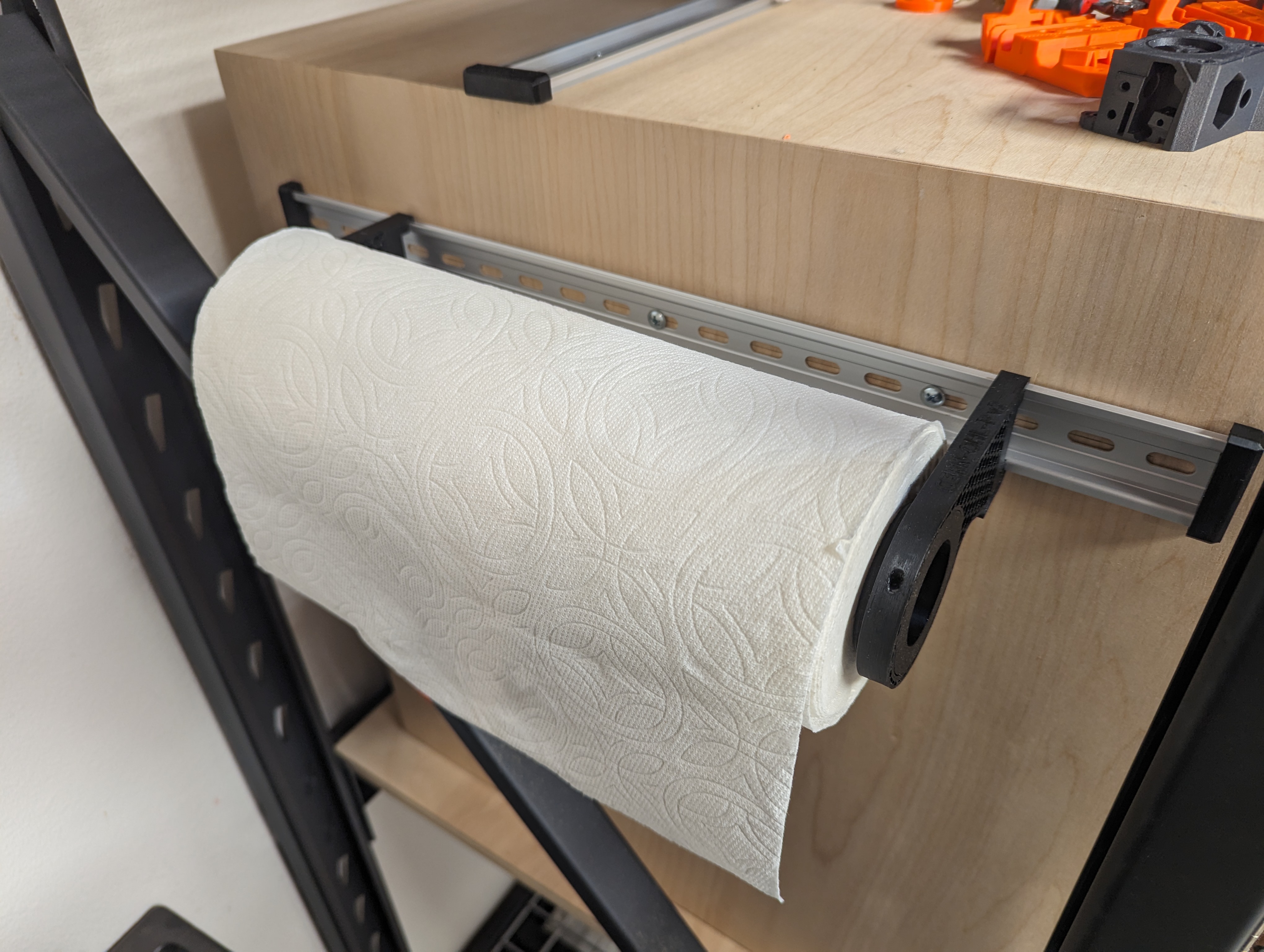SpillDIN - DIN mounted paper towel holder