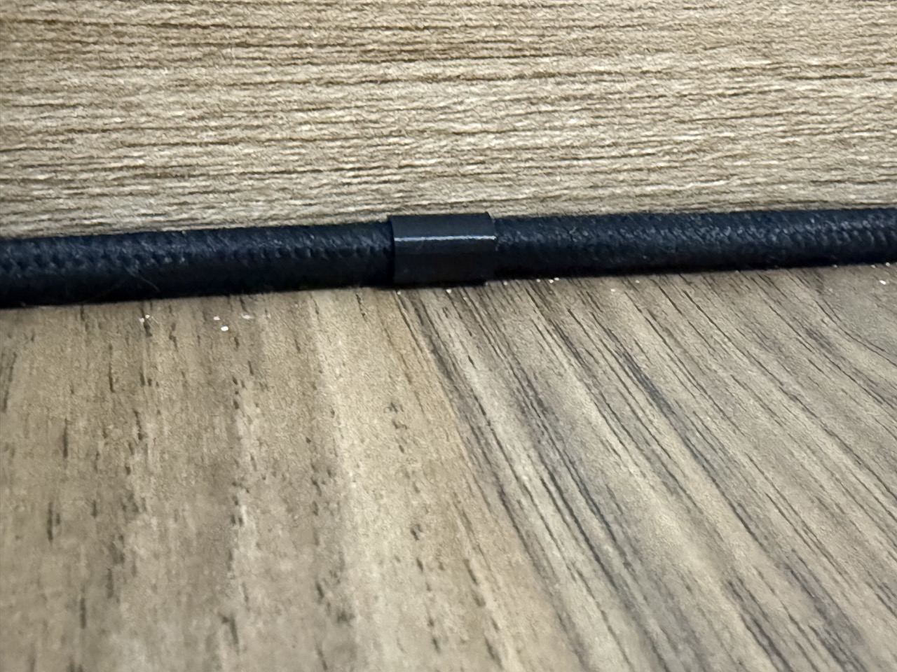 Ethernet cable clip for baseboard — miniatura 4