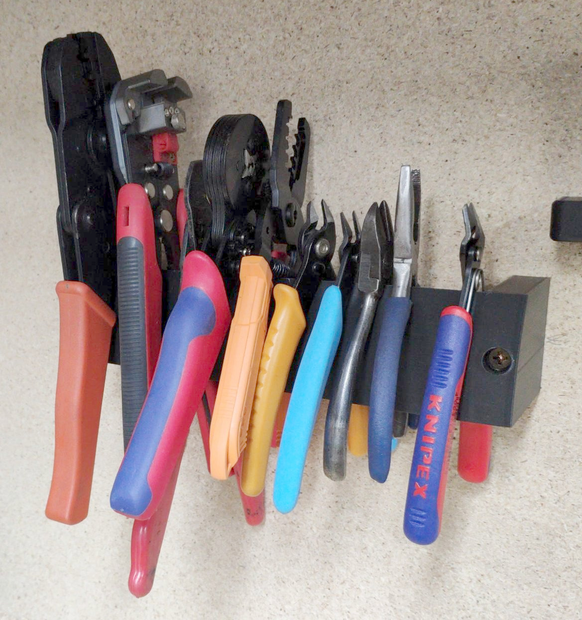 Pliers holder