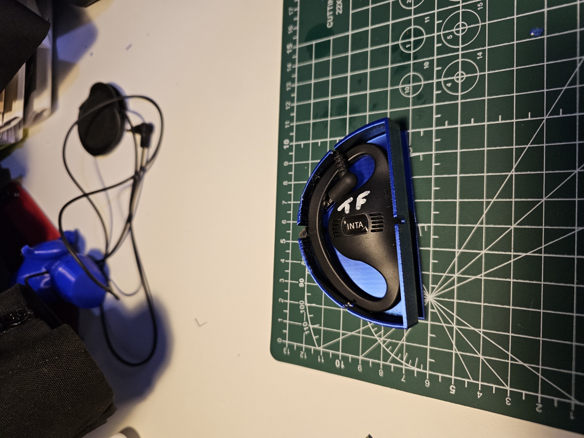 Mono Ear piece cable tidy