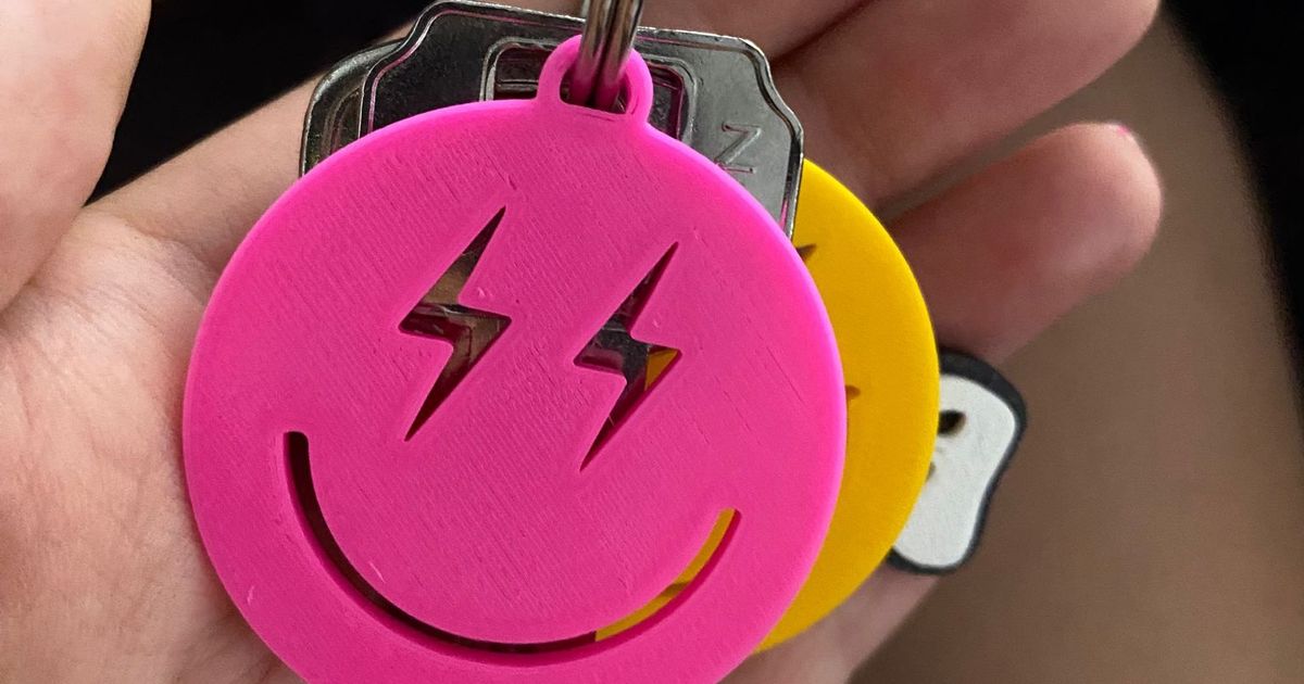 Smile face keychain by Beatriz Rosa Download free STL model
