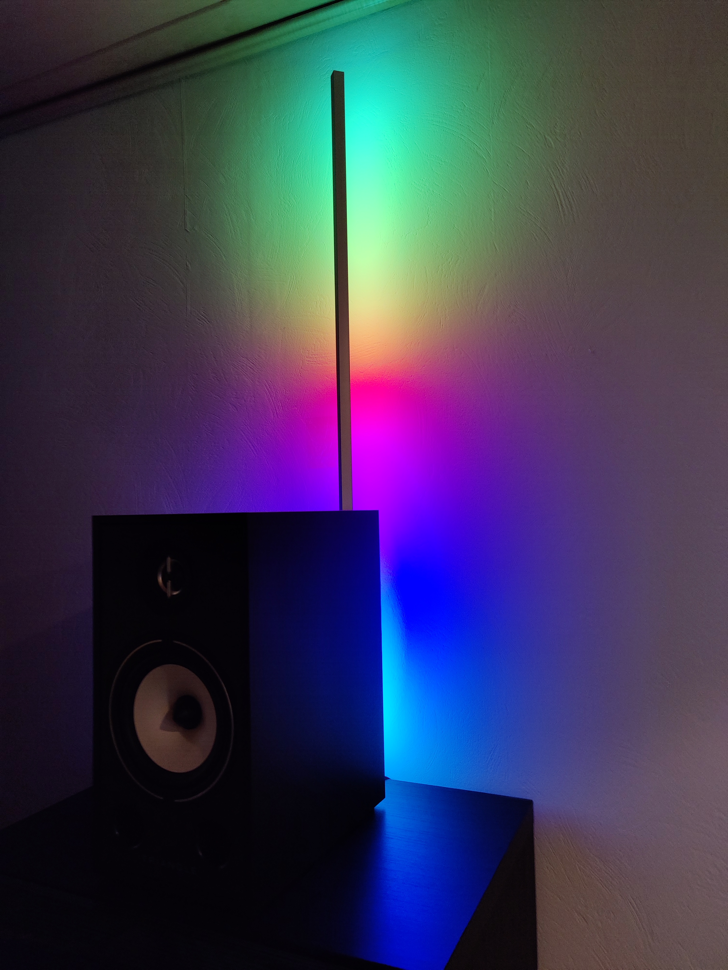 Aluminium LED profile stand for bookshelf speaker