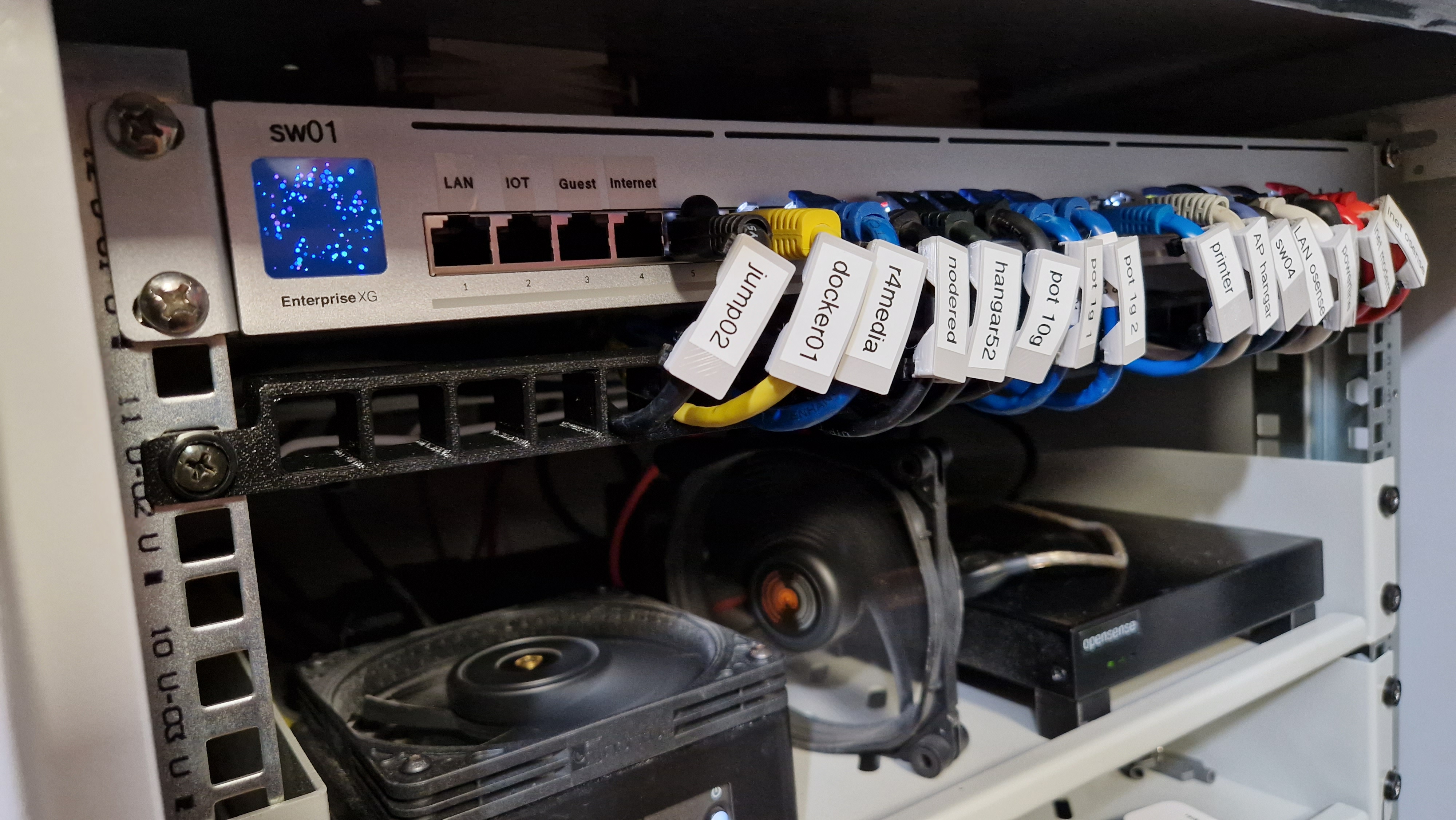 19" Rack Cable Guide