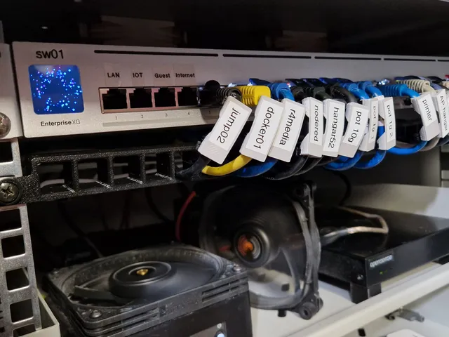 19" Rack Cable Guide
