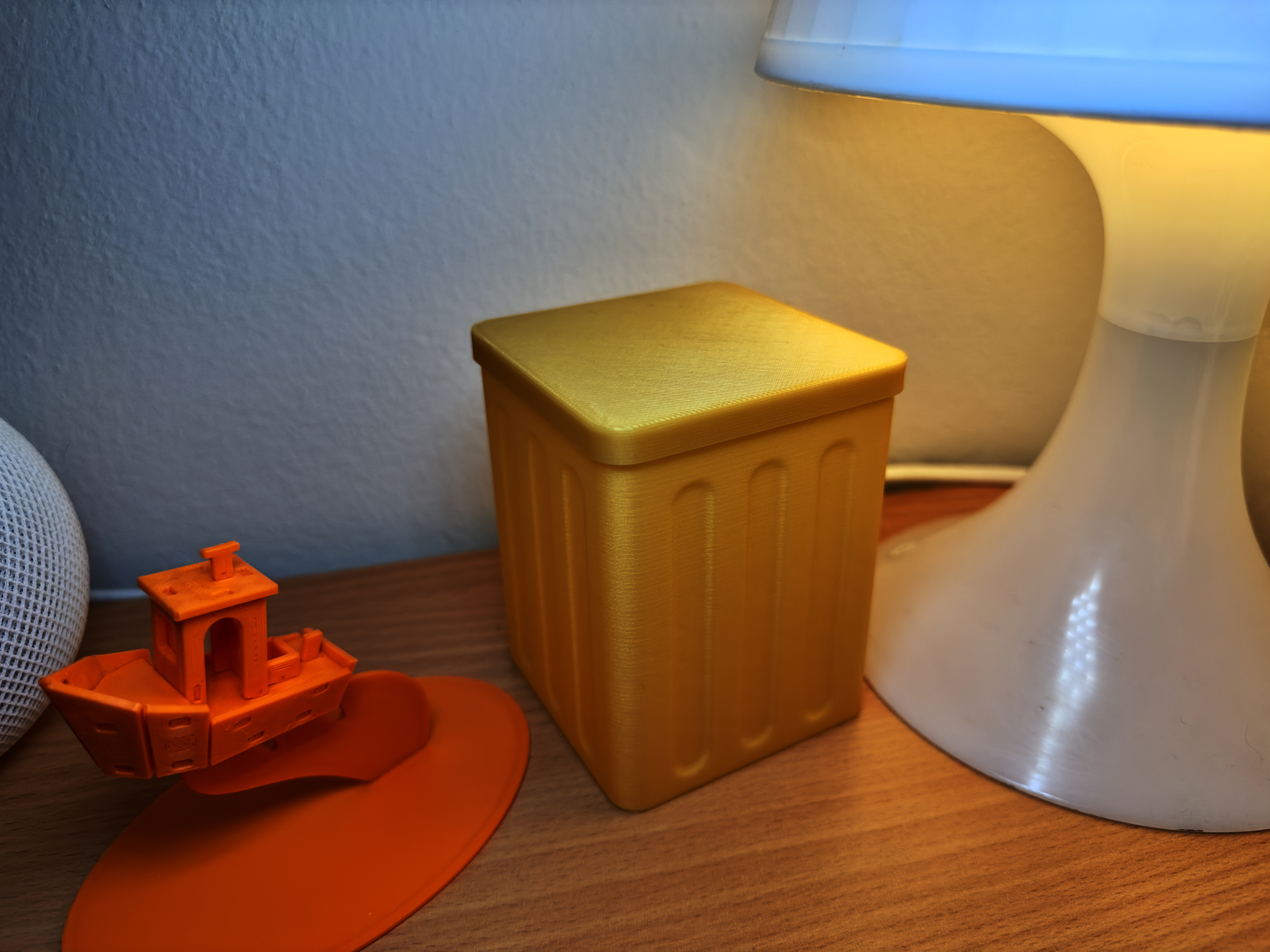 Trash bin - box with lid (in vase mode)
