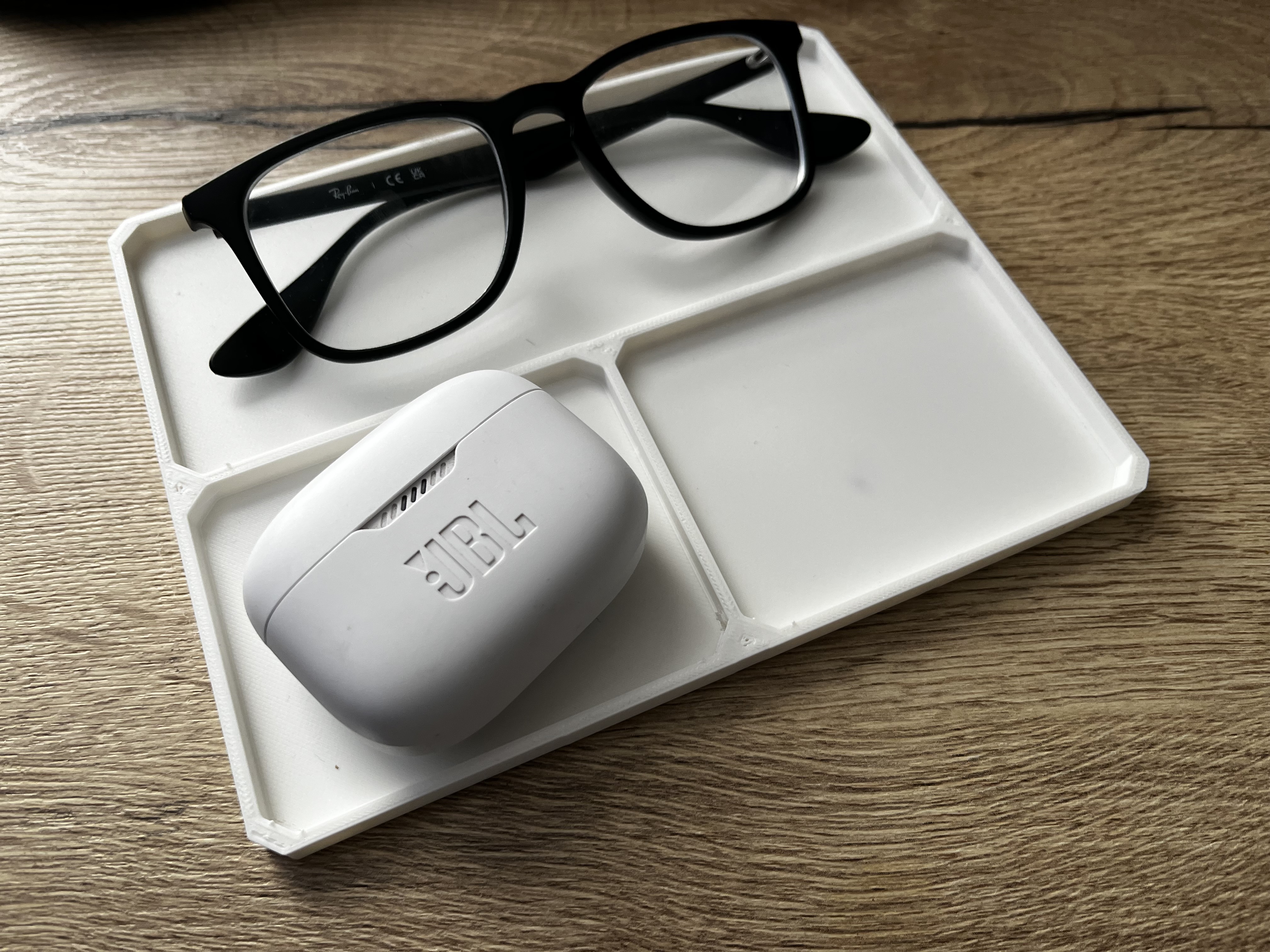 Glasses/phone and accessories tray