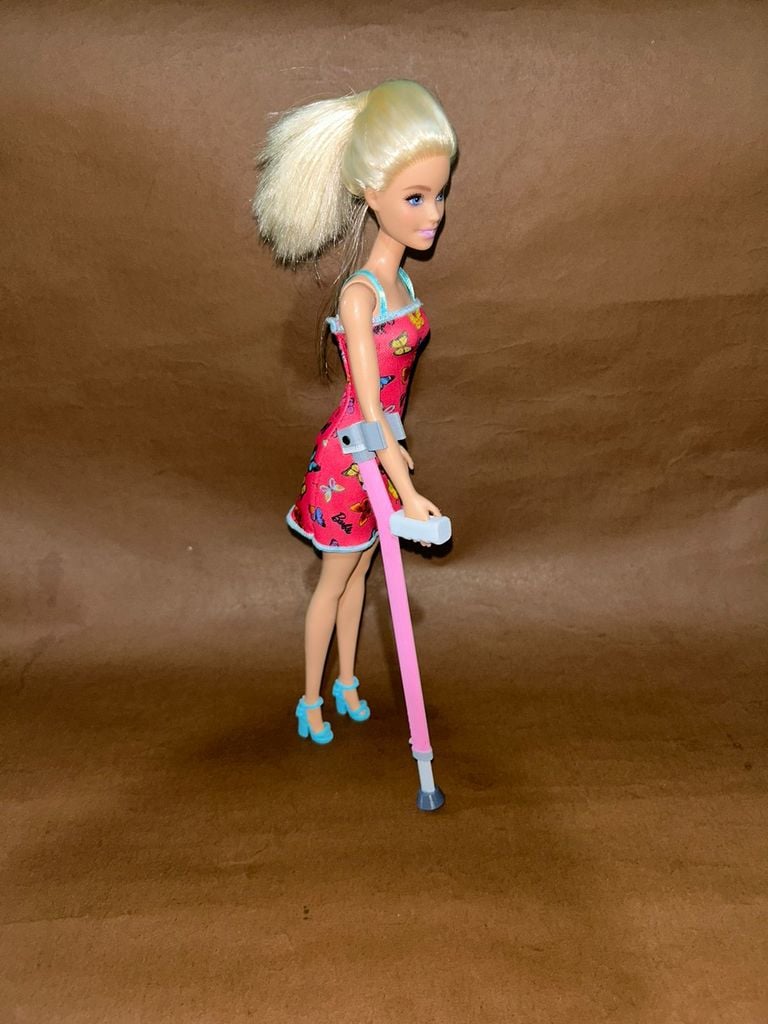 barbie with crutches