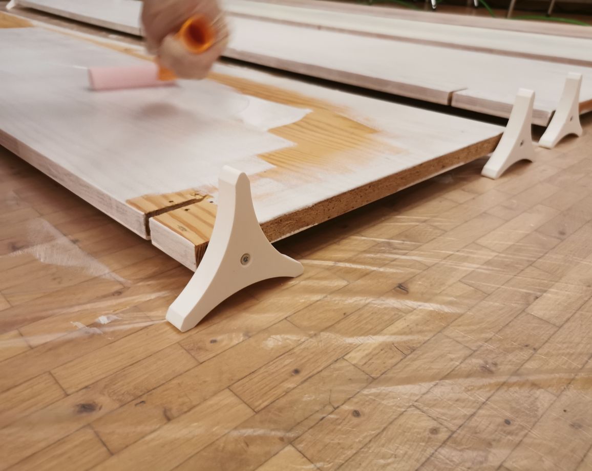 Triangle Paint Stand Painting
