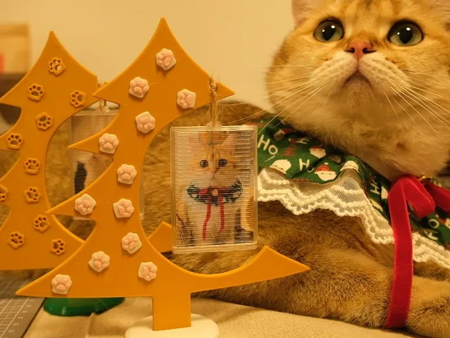 Cat Claw Christmas Tree