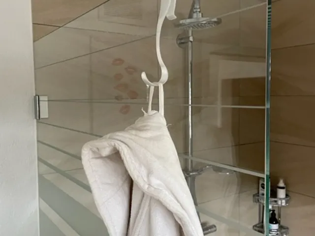 Bathrobe holder