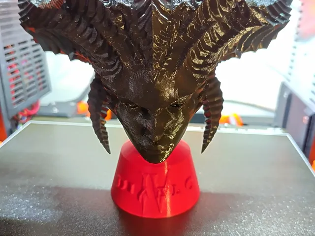 Lilith stand big