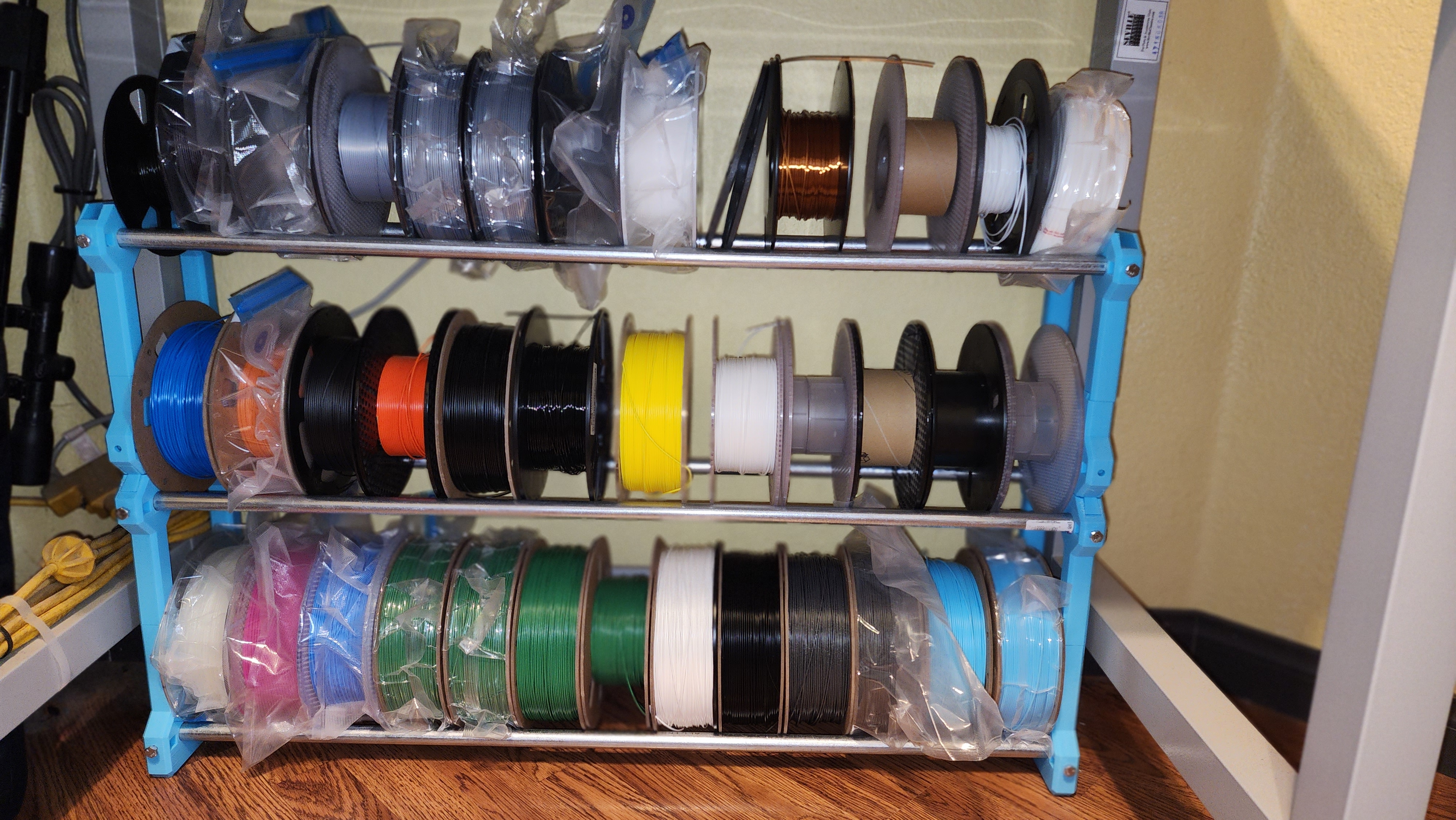 Miniatura 3 do modelo 3D Configurable, stackable, filament rack with optional wheels.