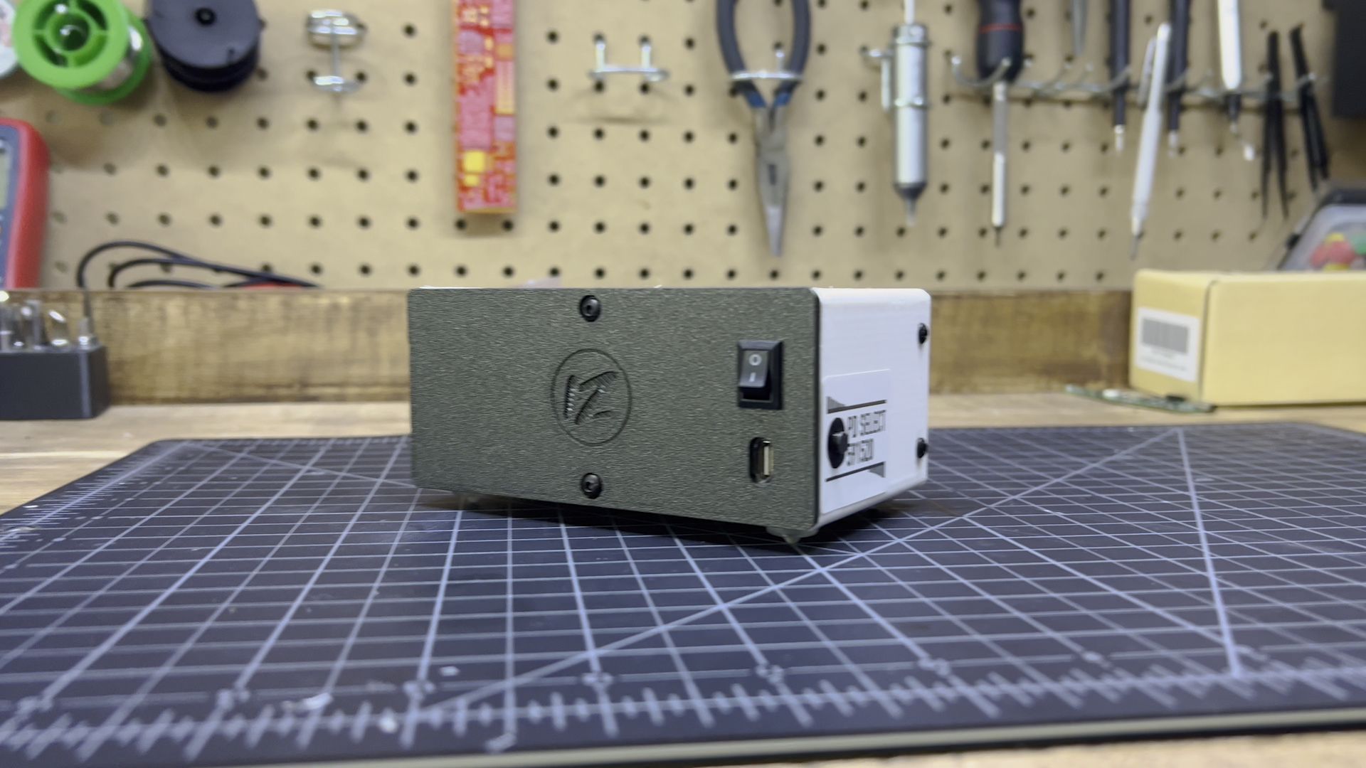 Miniatura 2 do modelo 3D Tiny Bench Power Supply - USB-C PD