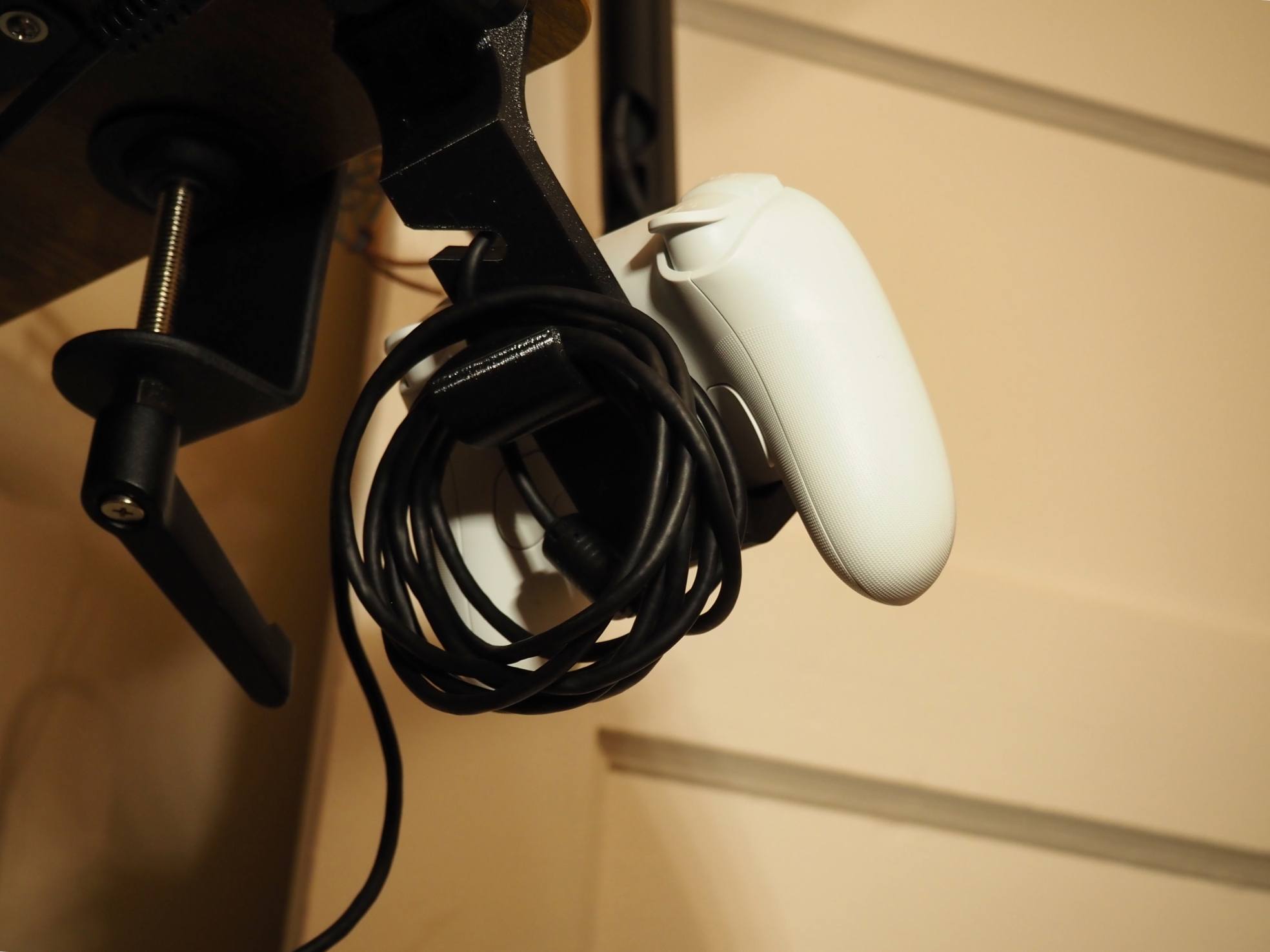 8BitDo Ultimate Wired Controller Hanger (Remix) — thumbnail 2