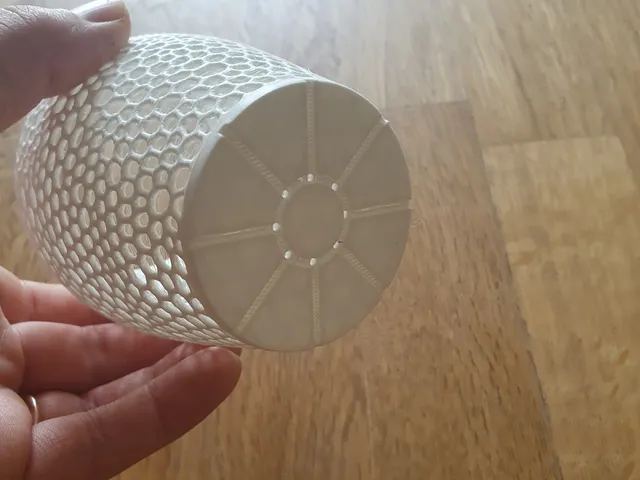 Voronoi toothbrush holder with drain holes