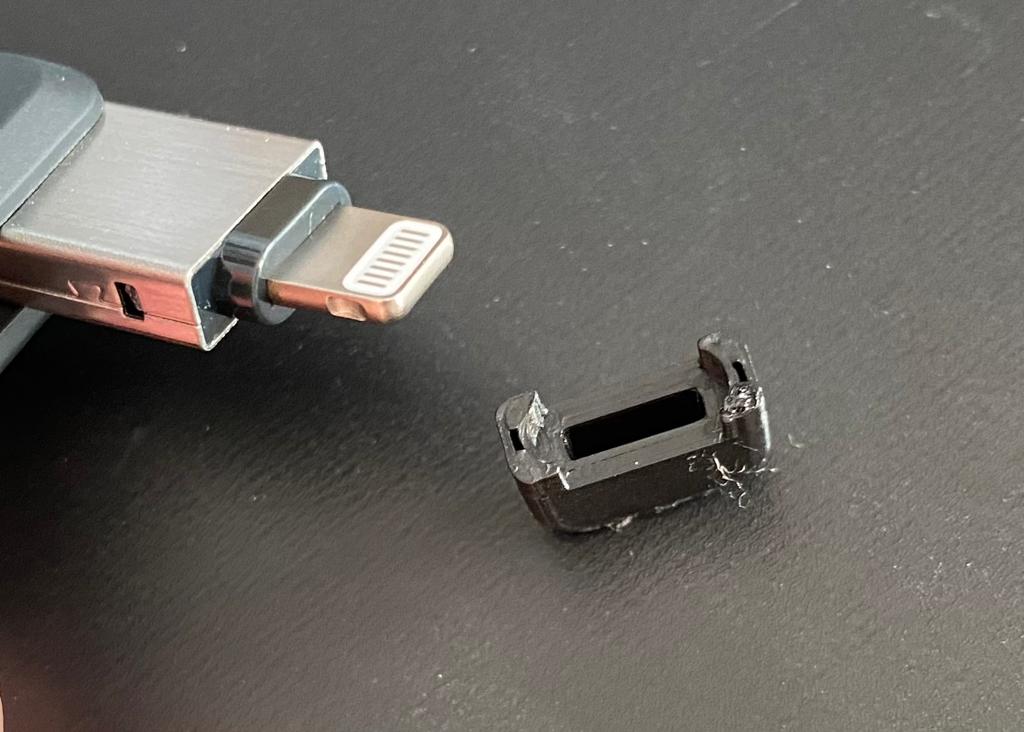 iXpand Lightning Port Cover by Yovarithia Download free STL model