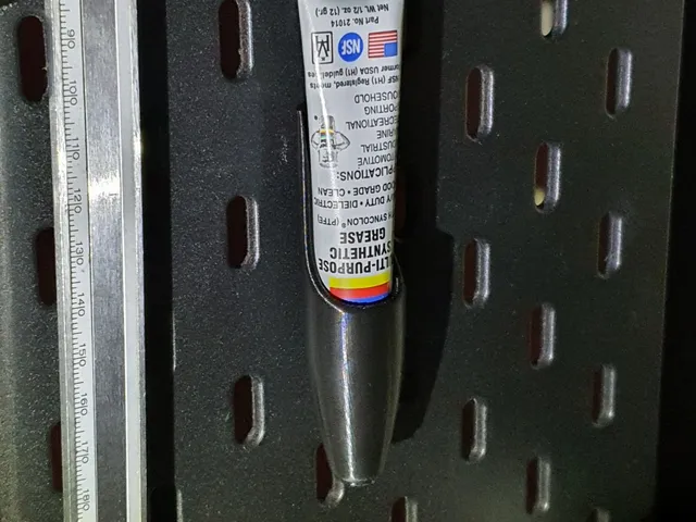 Skådis SYNCO SUPER LUBE holder for 1/2 oz (12g.) tubes