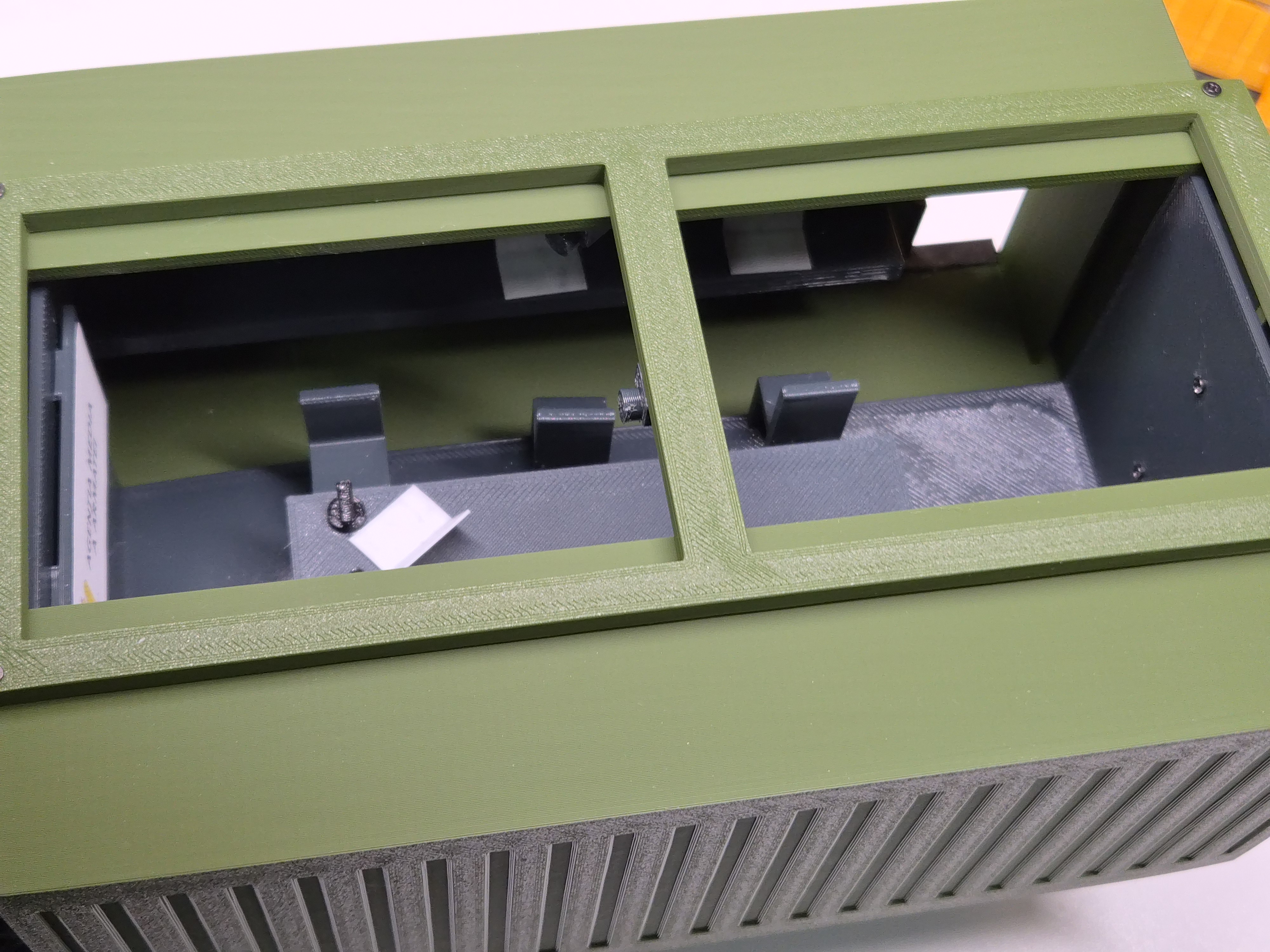 Heavy Tactical Truck with Multimedia Container ISO 20 — miniatura 18