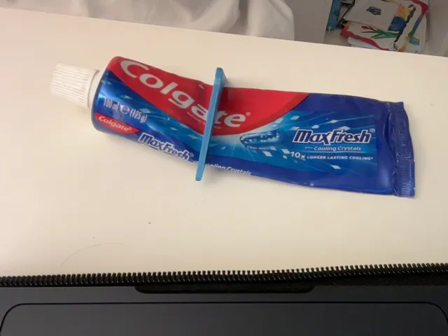 Toothpaste squeezer