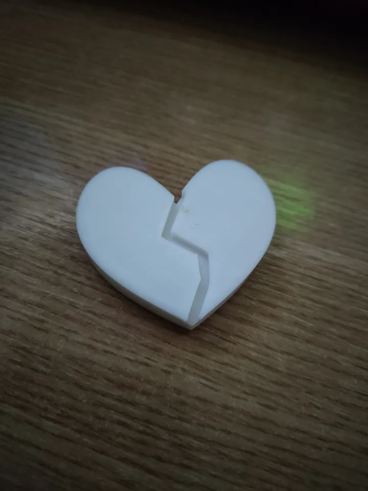 Broken Heart by Václav Kasan | Download free STL model