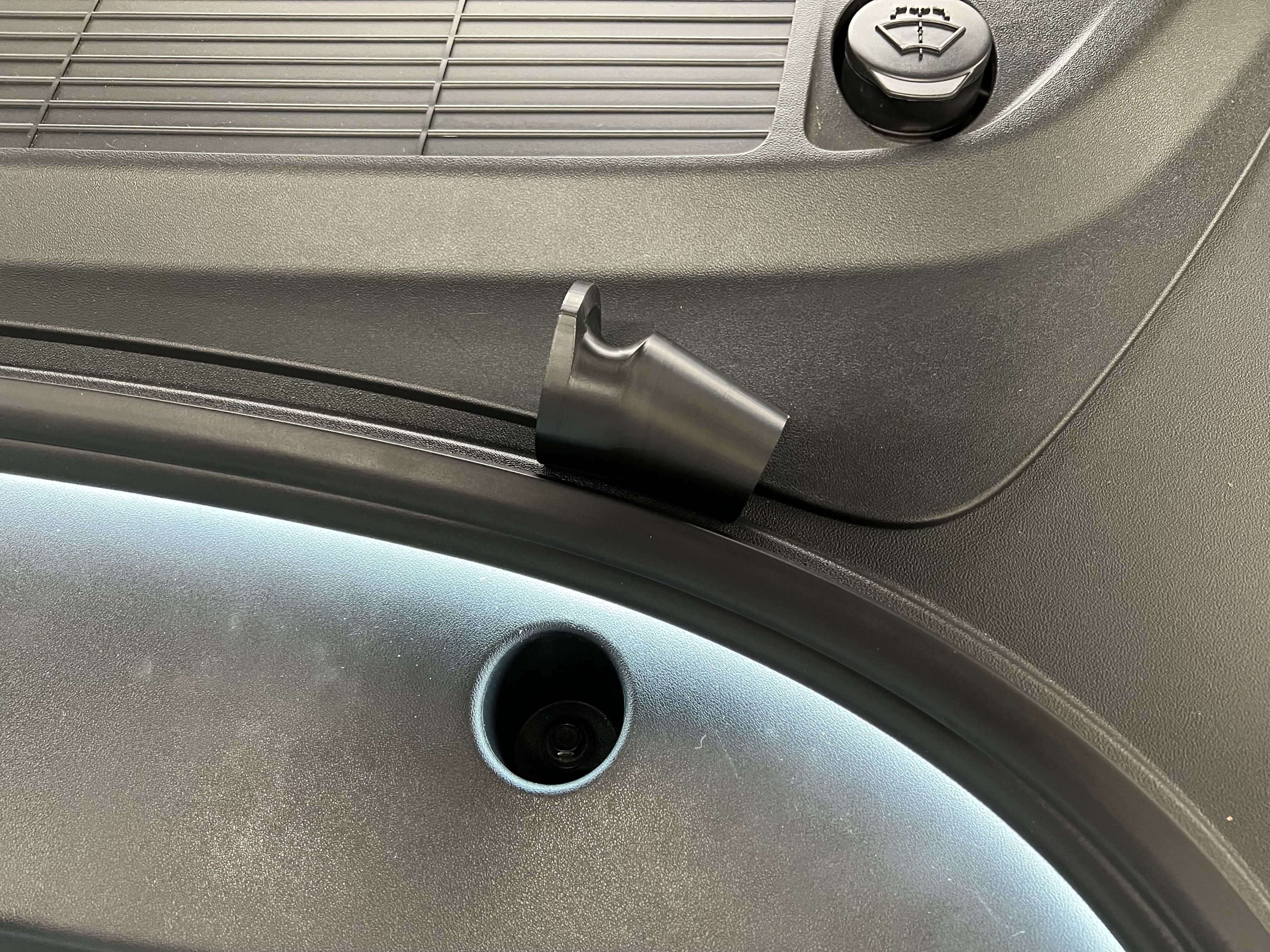 Better fit - Tesla Model 3 2021 Frunk Hook