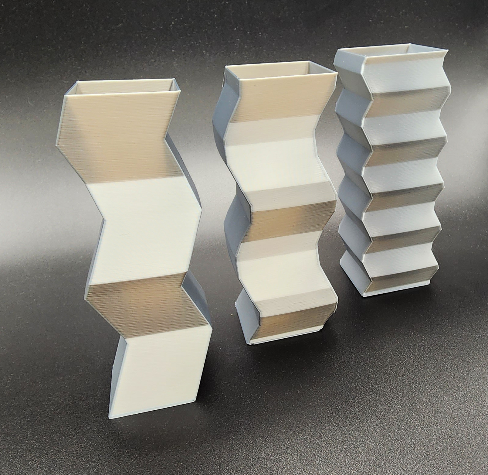 Miniatura 3 do modelo 3D Modern Square Vase Set