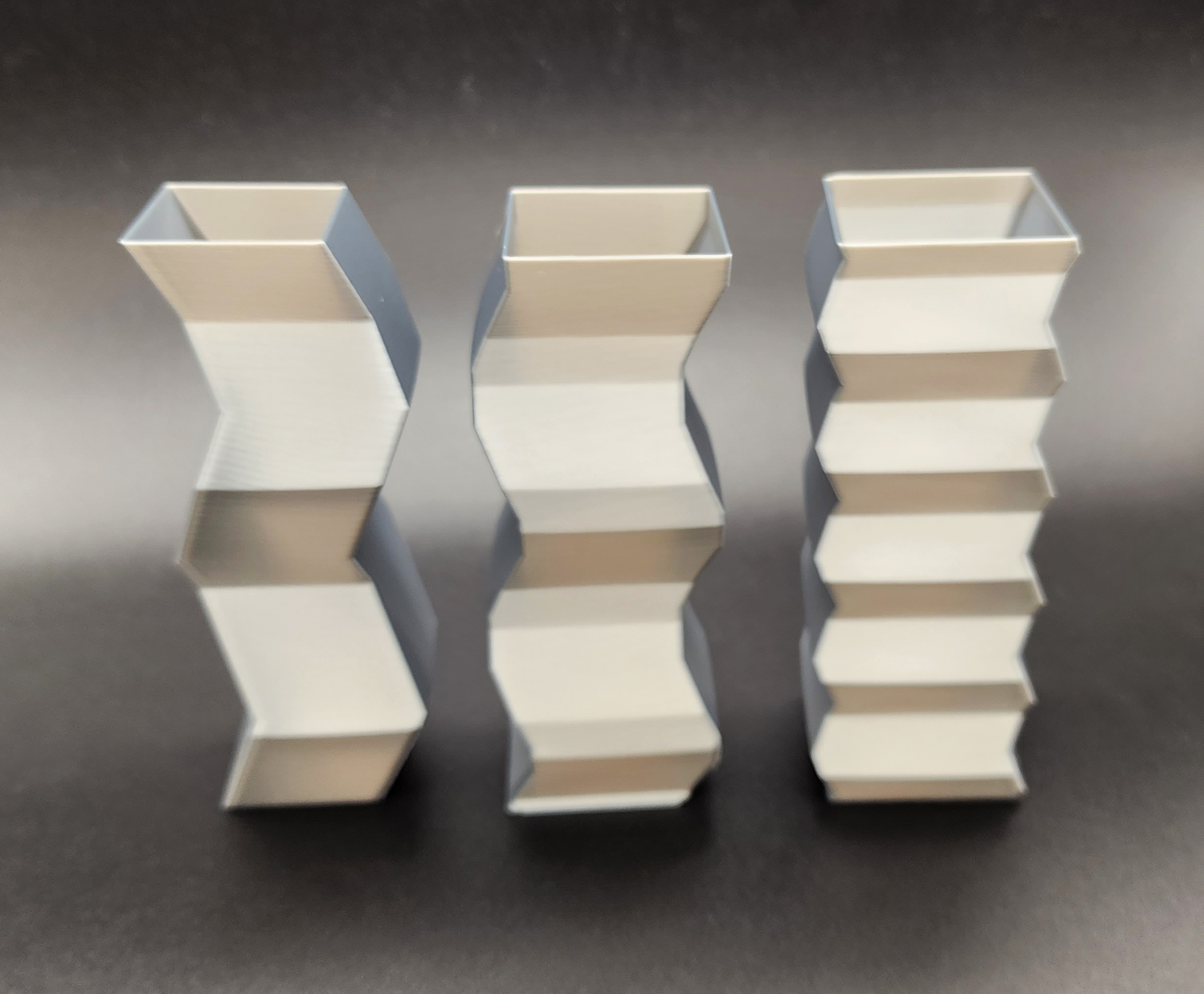 Miniatura 5 do modelo 3D Modern Square Vase Set