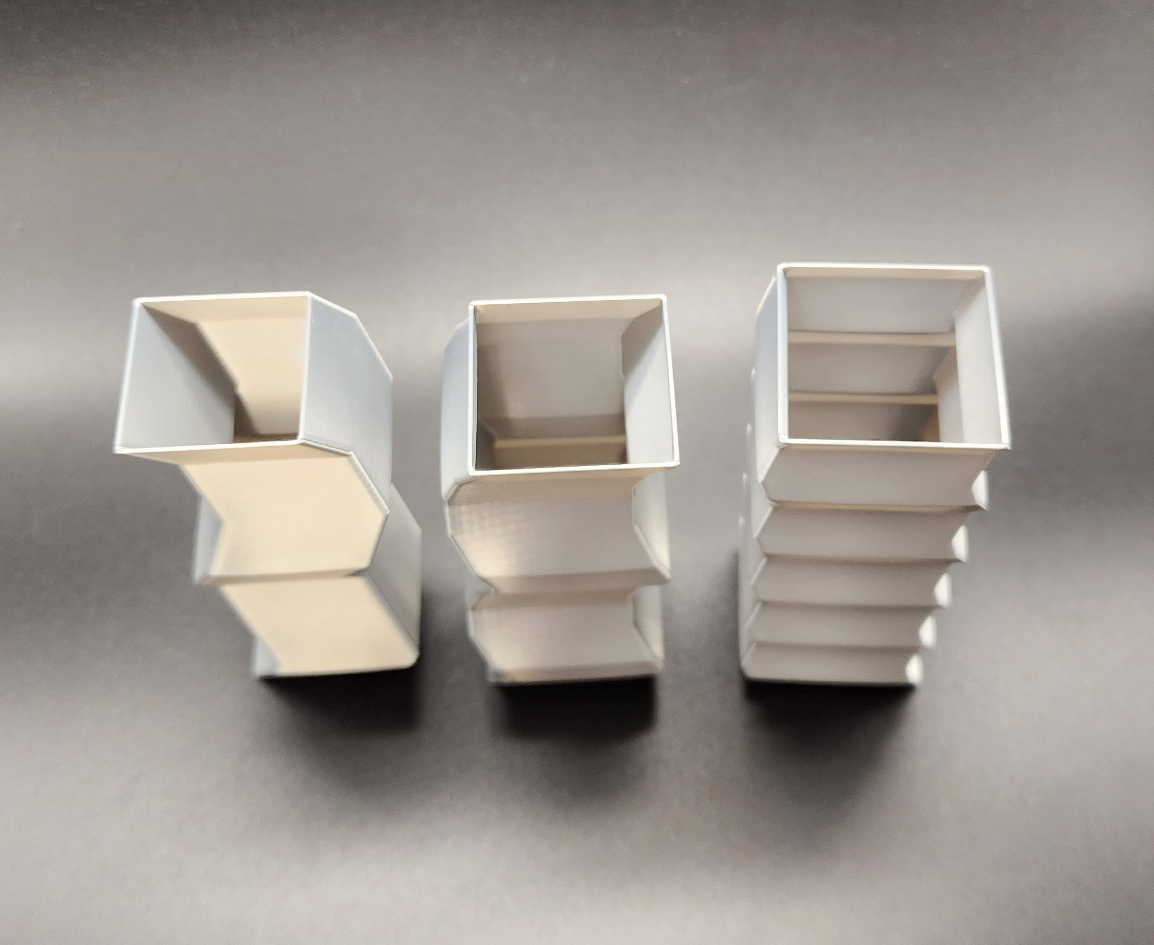 Miniatura 2 do modelo 3D Modern Square Vase Set